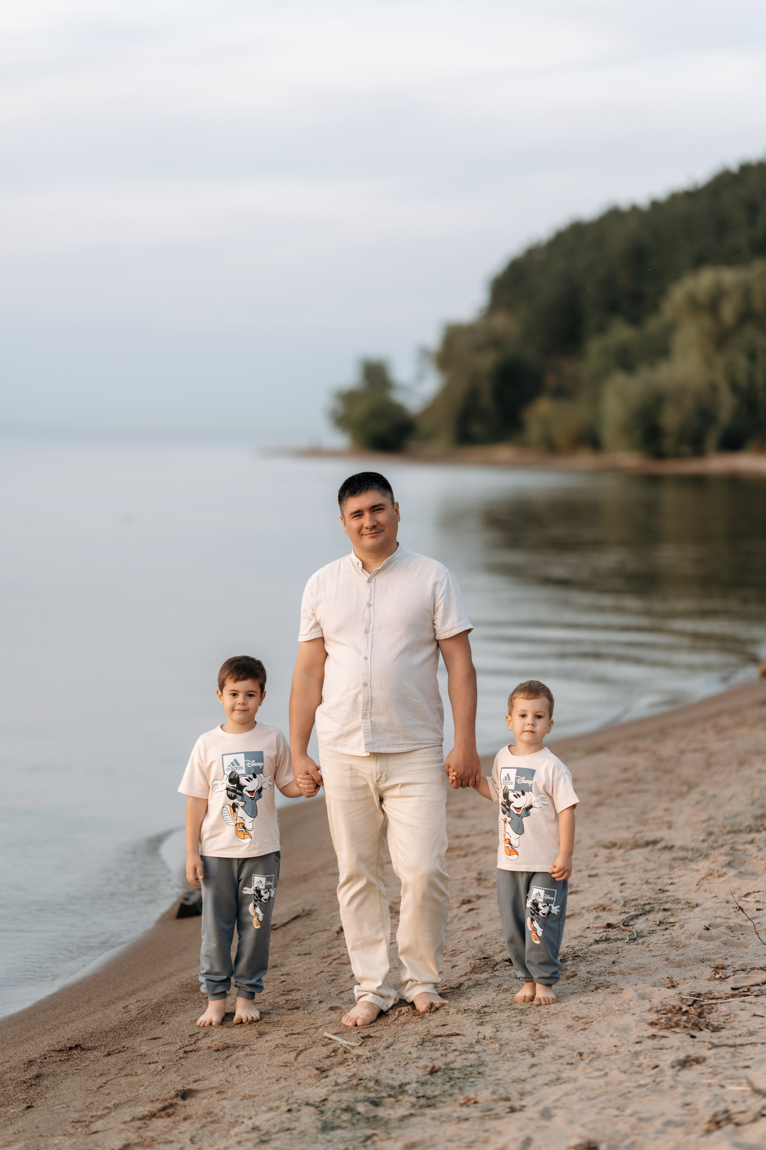 Юлия с семьей берег Волги. Семейный и свадебный фотограф в Ульяновске Арина Авдеева