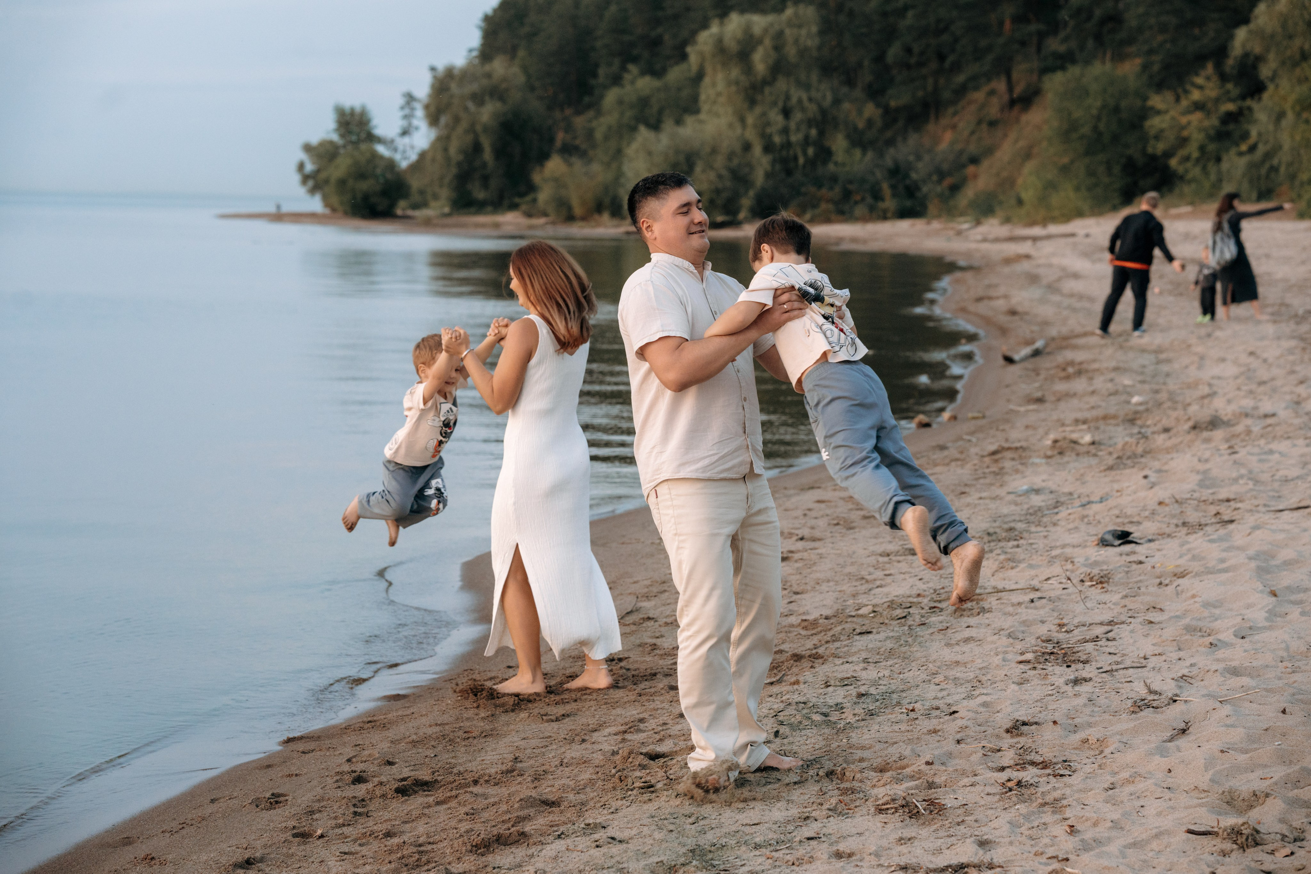 Юлия с семьей берег Волги. Семейный и свадебный фотограф в Ульяновске Арина Авдеева