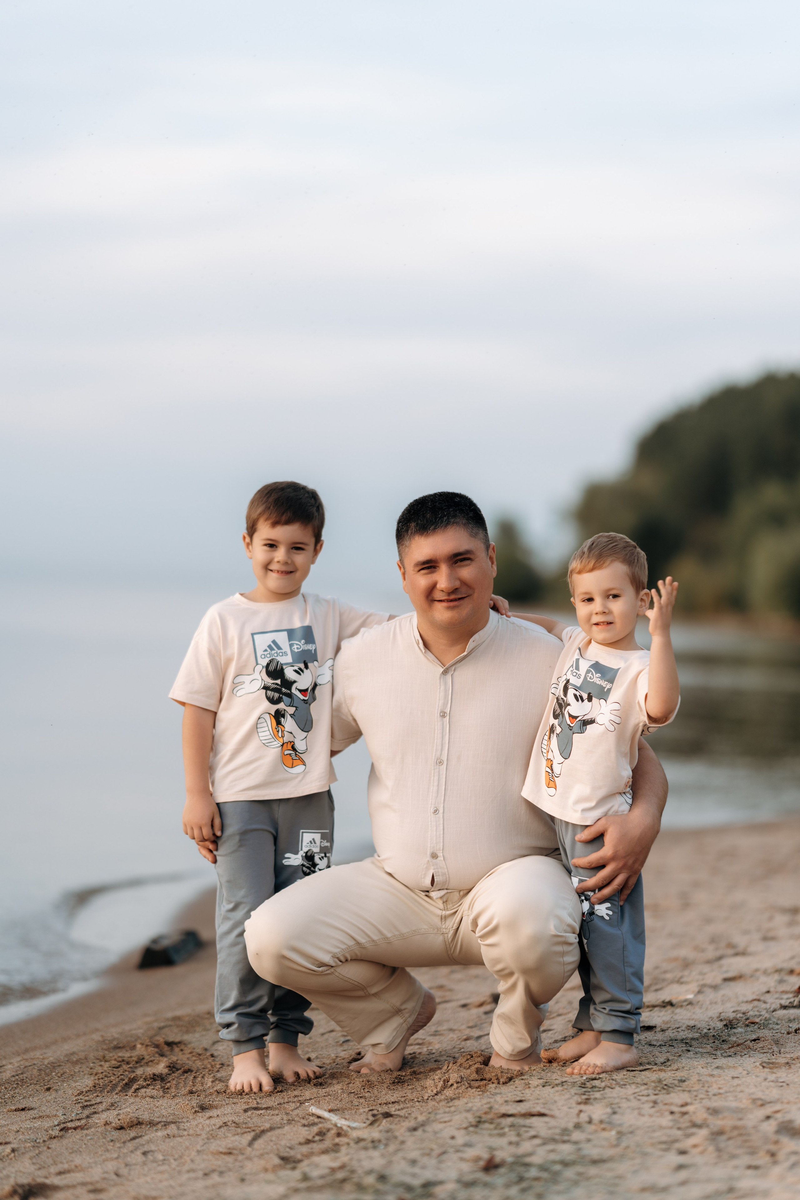 Юлия с семьей берег Волги. Семейный и свадебный фотограф в Ульяновске Арина Авдеева