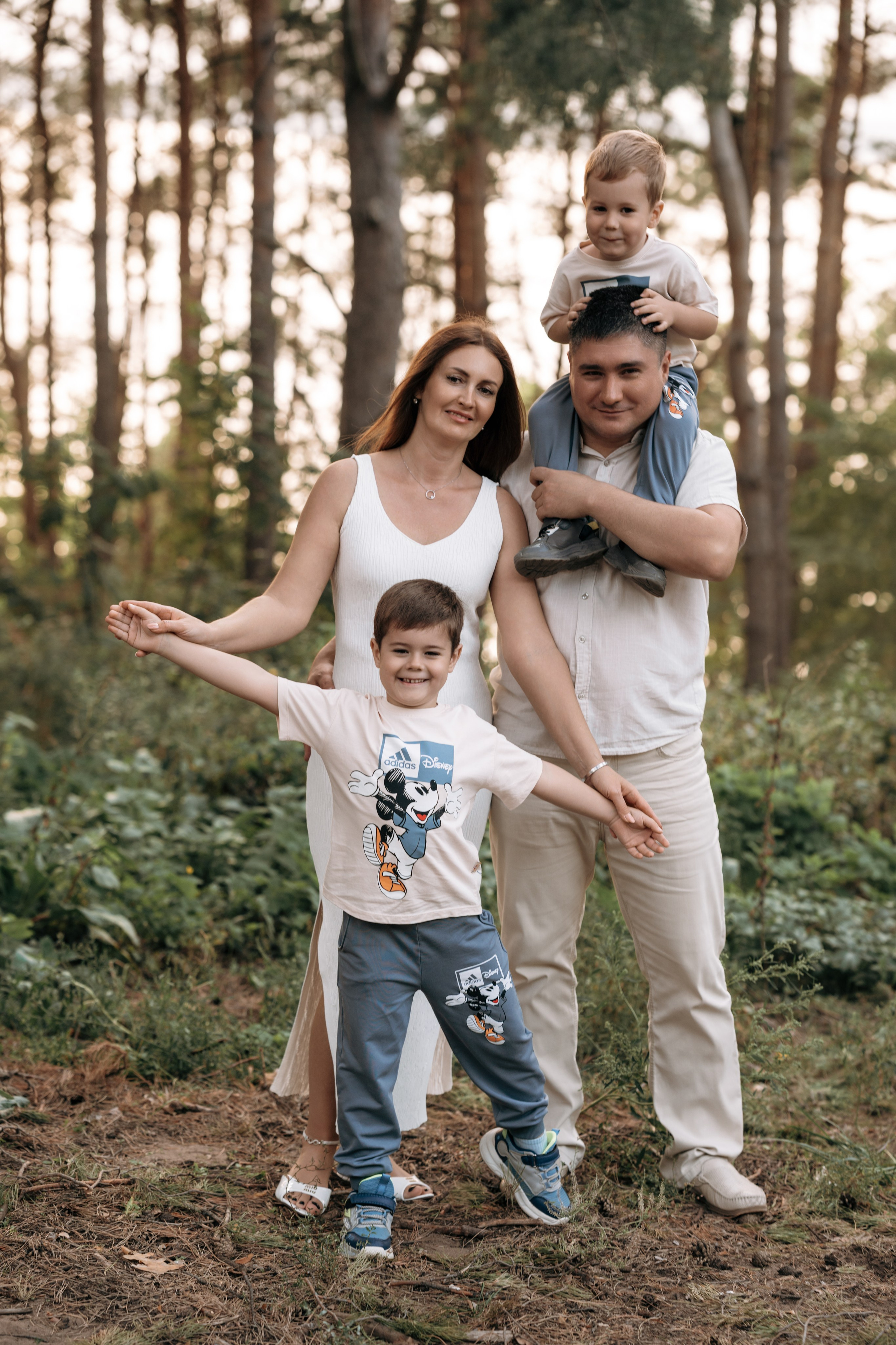Юлия с семьей берег Волги. Семейный и свадебный фотограф в Ульяновске Арина Авдеева