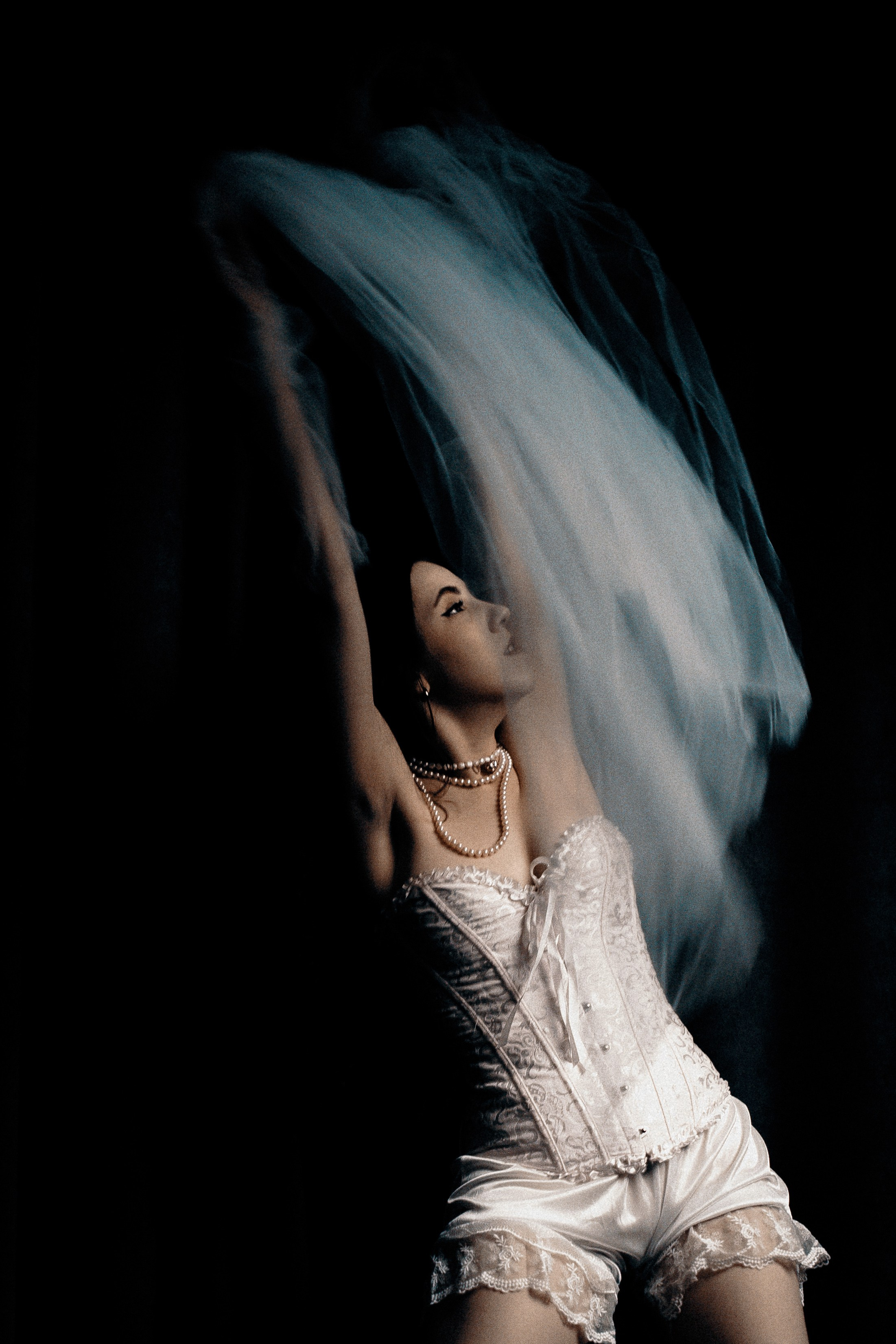 Танцуй. Сюрреализм. Чувственность. Арт-фотограф Крис Л. в Тобольске: портрет, семейные, свадьбы