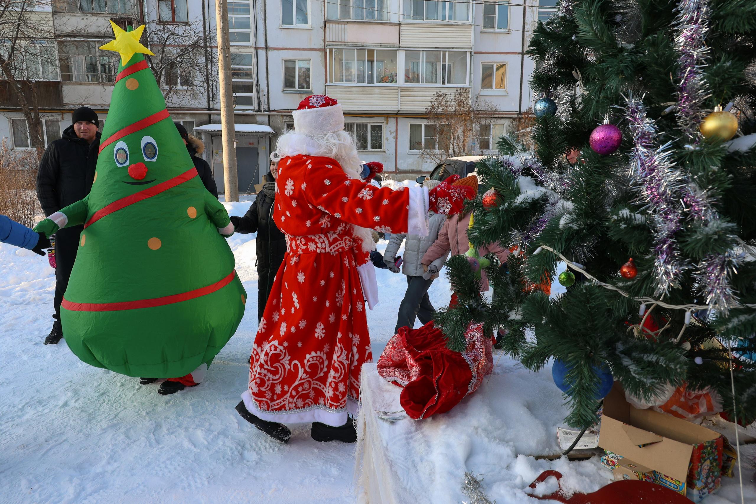 Новогодний праздник на улице