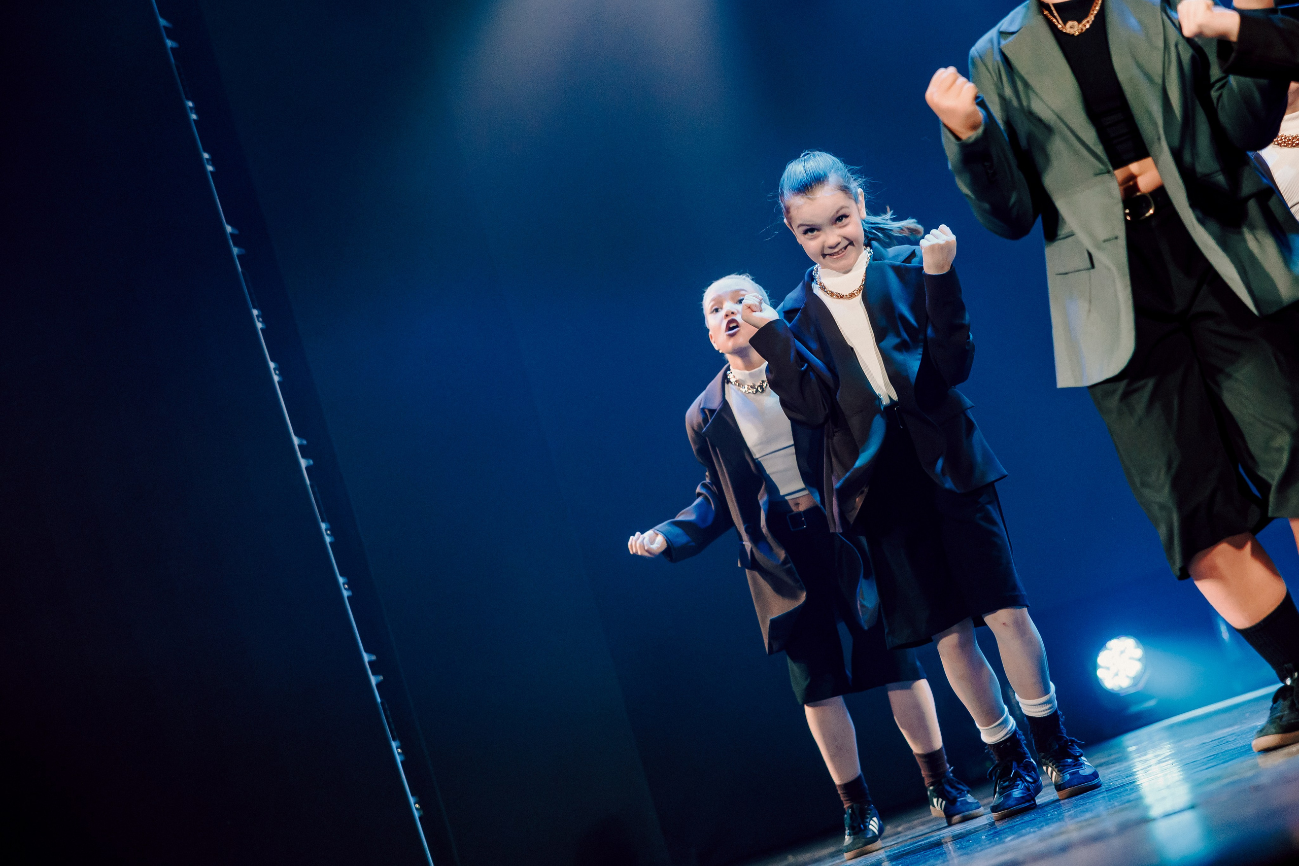 Отчётный концерт танцевальной школы «Red Rabbits» 2025. Лёшка Варзегов — фотограф