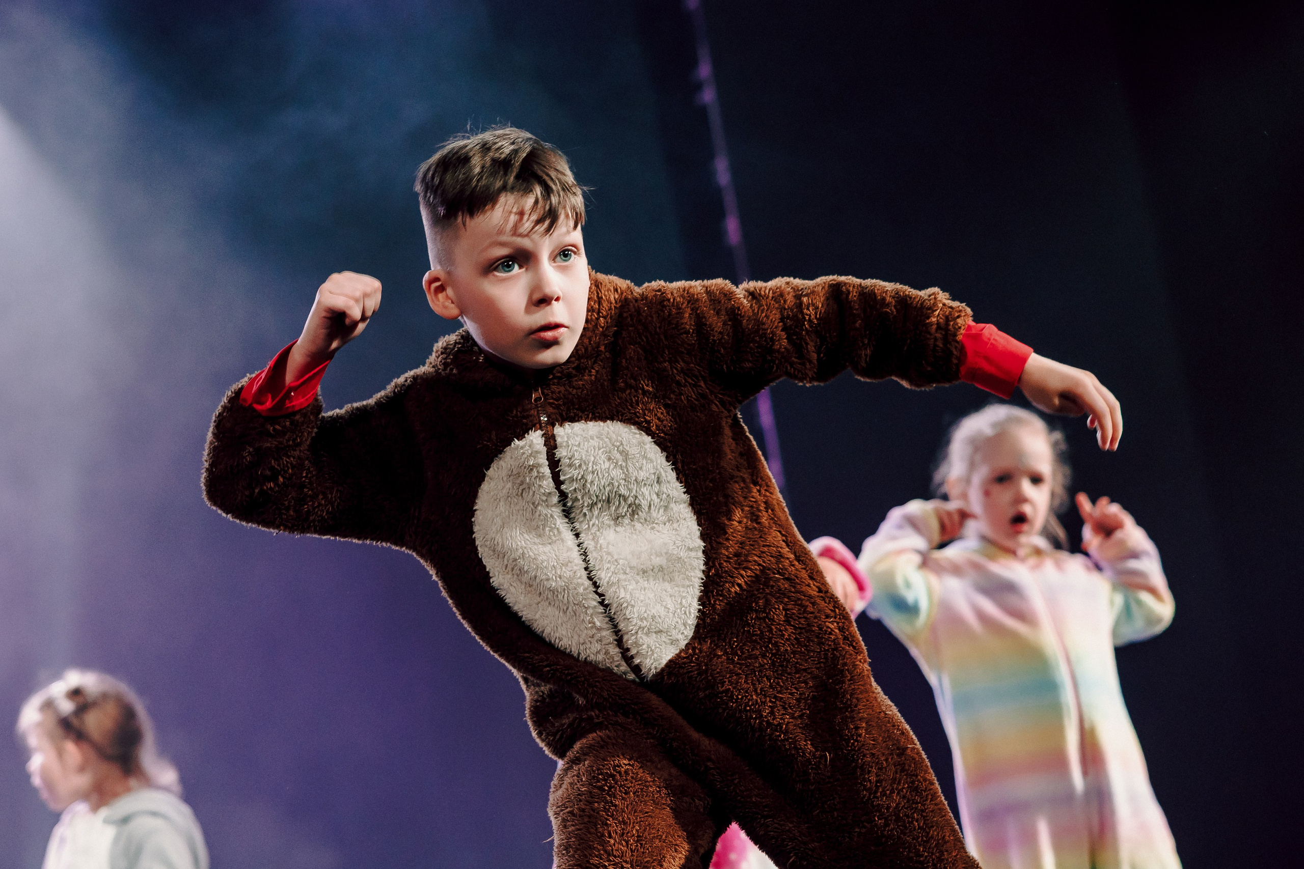 Отчётный концерт танцевальной школы «Red Rabbits» 2025. Лёшка Варзегов — фотограф