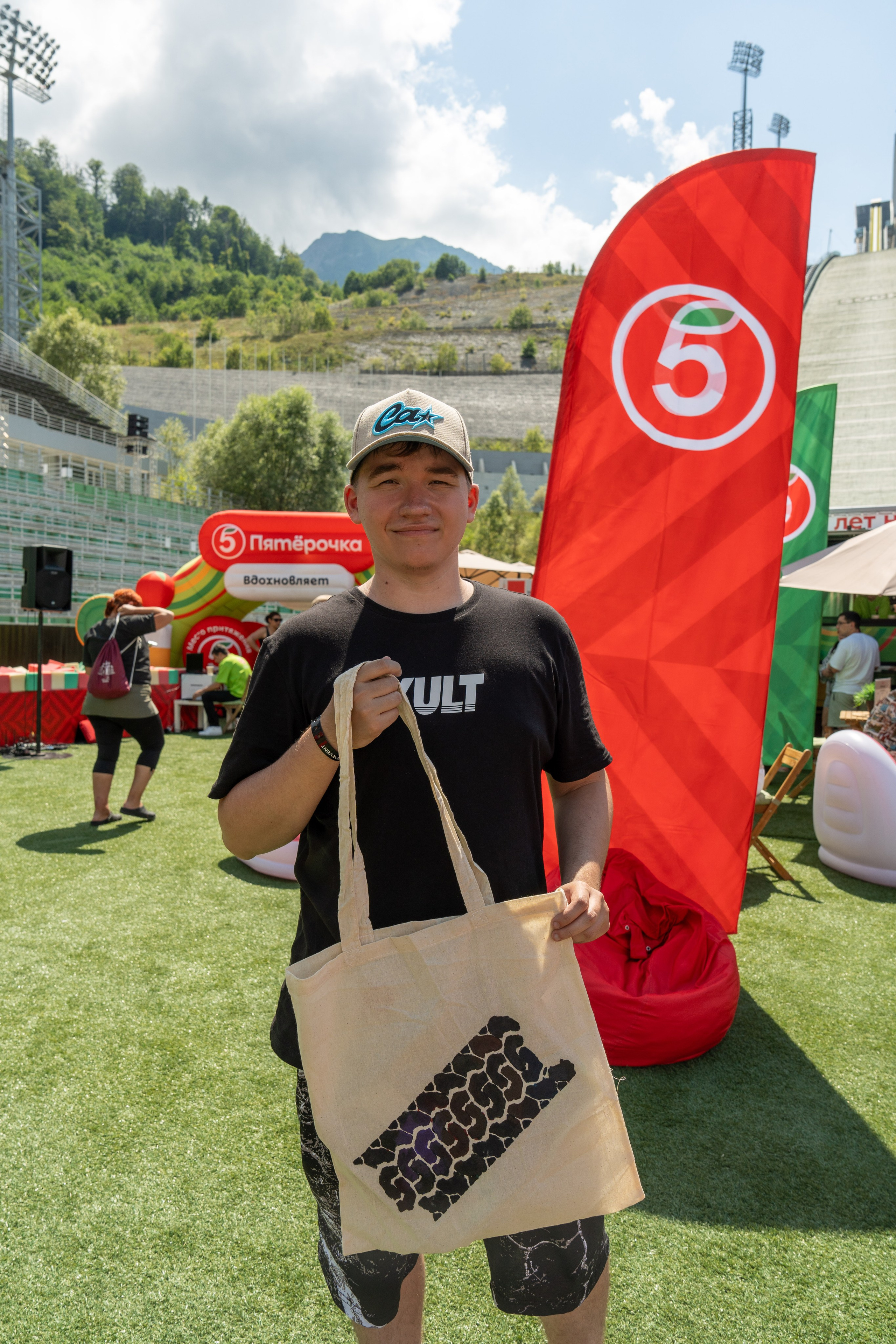 Фотоотчет партнеской интеграции для сети «Пятерочка» на фестивале «Grounded». Репортажный фотограф в Красной Поляне и Сочи Павлюченко Екатерина