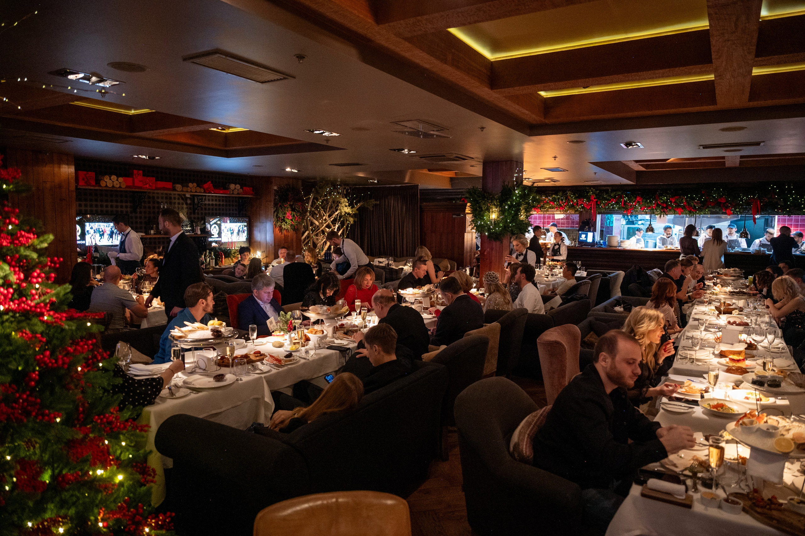 Новый год 2025 в ресторане Red Fox. Репортажный фотограф в Красной Поляне и Сочи Павлюченко Екатерина