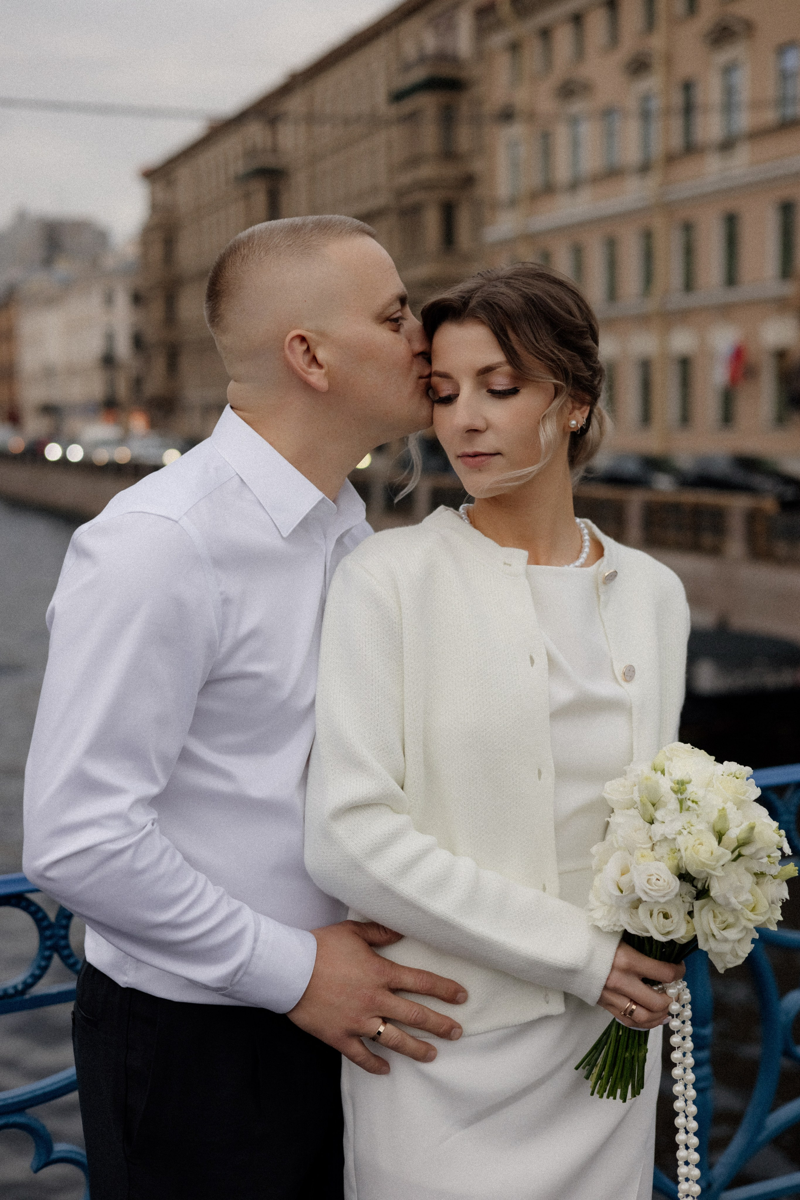 Свадебная прогулка у Исаакия. Свадебный фотограф в Санкт-Петербурге Ксения Кобышева