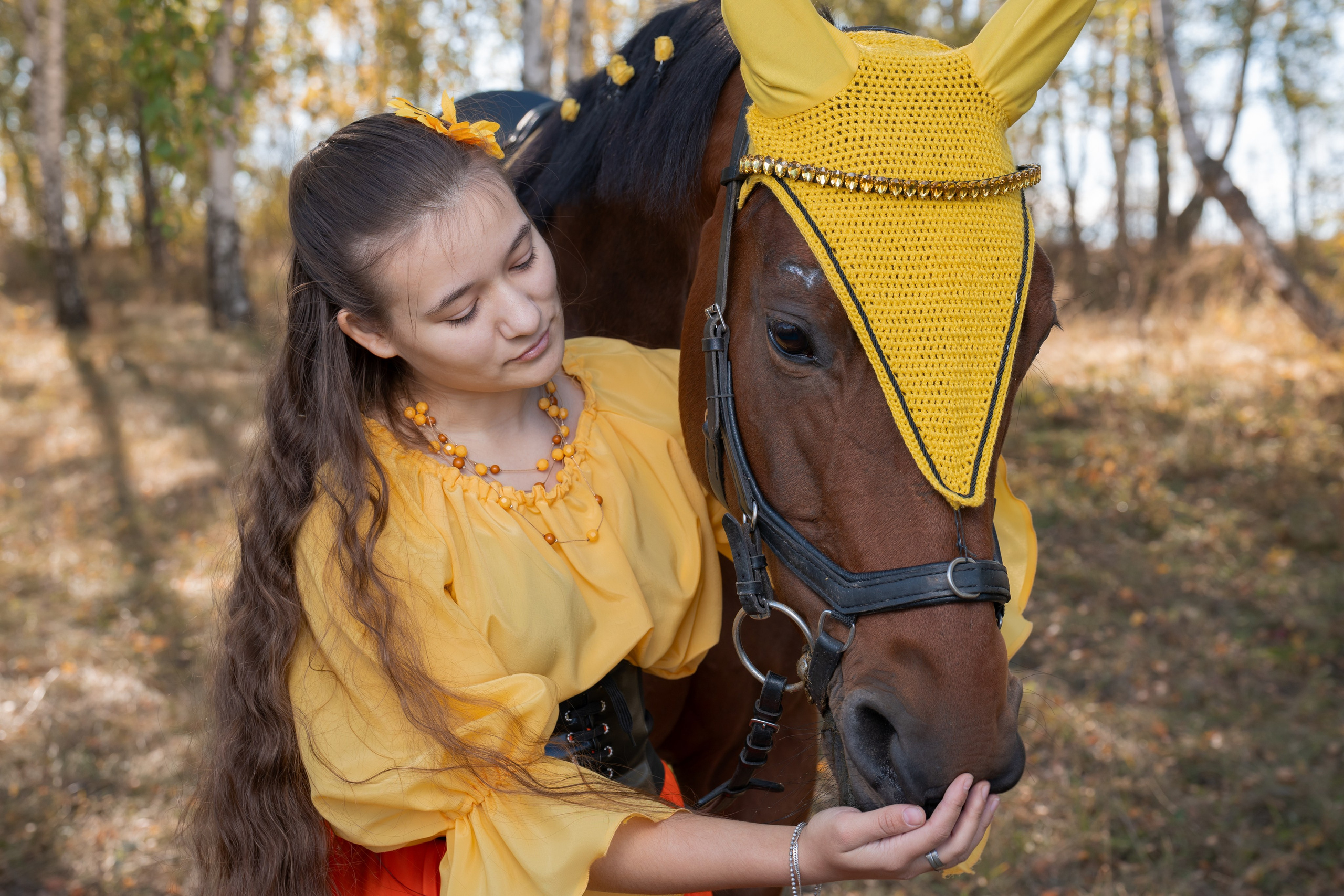 Фотограф Евгений Сафронов (Липецк) создаёт живые женские портреты. Пример: осенняя прогулка с лошадью.