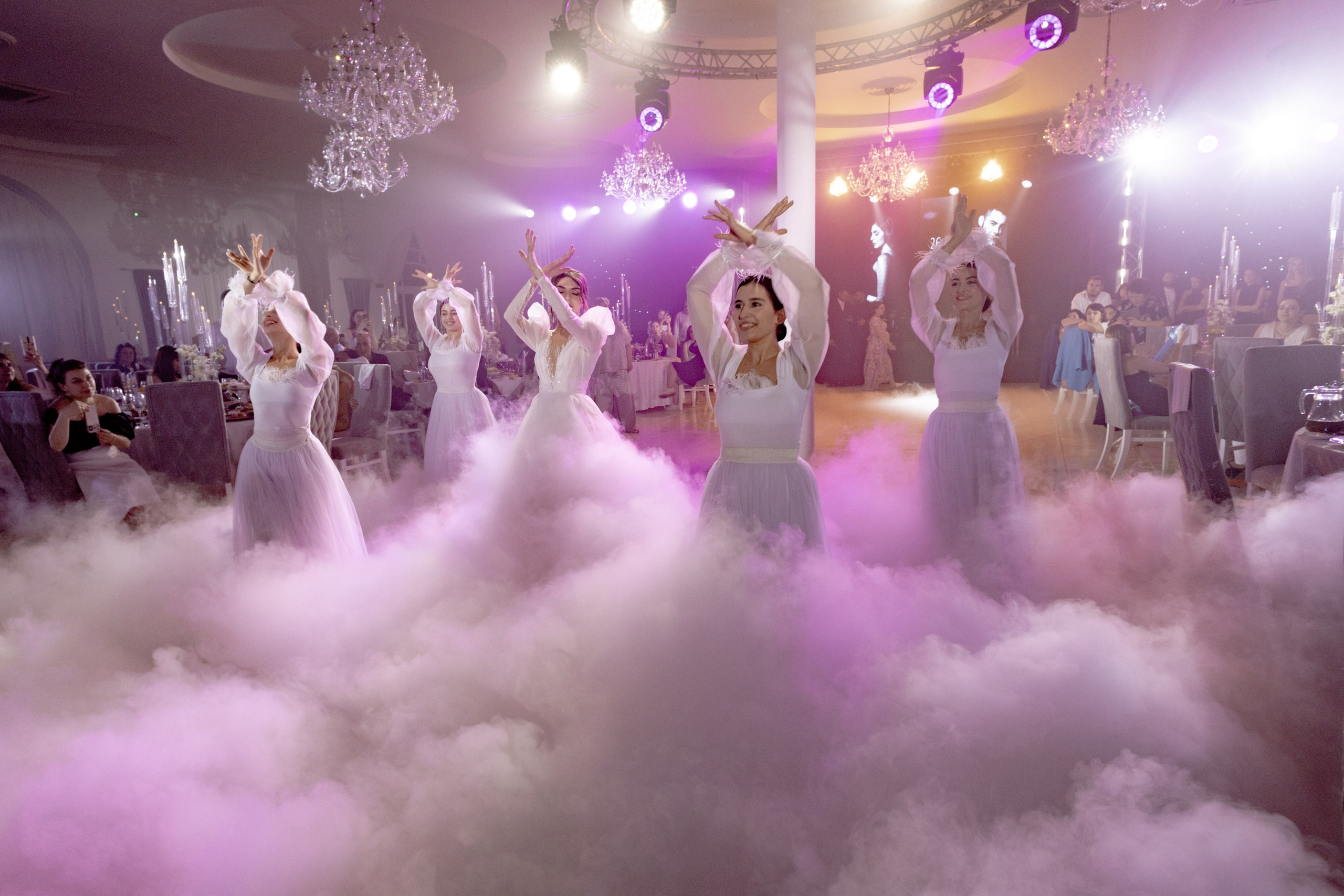 Свадебные снимки. Профессиональный фотограф и видеооператор