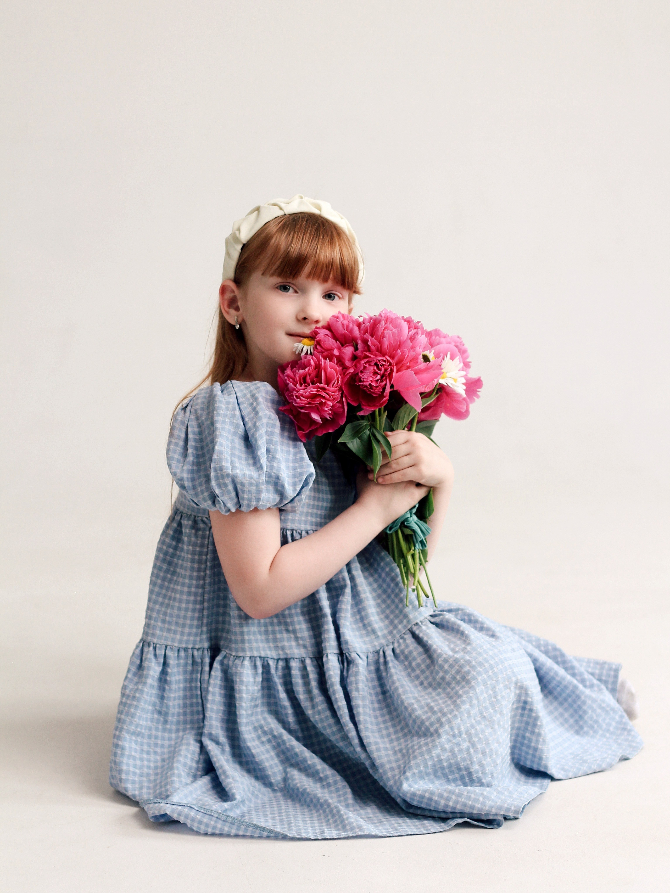 С пионами. Photography Eva