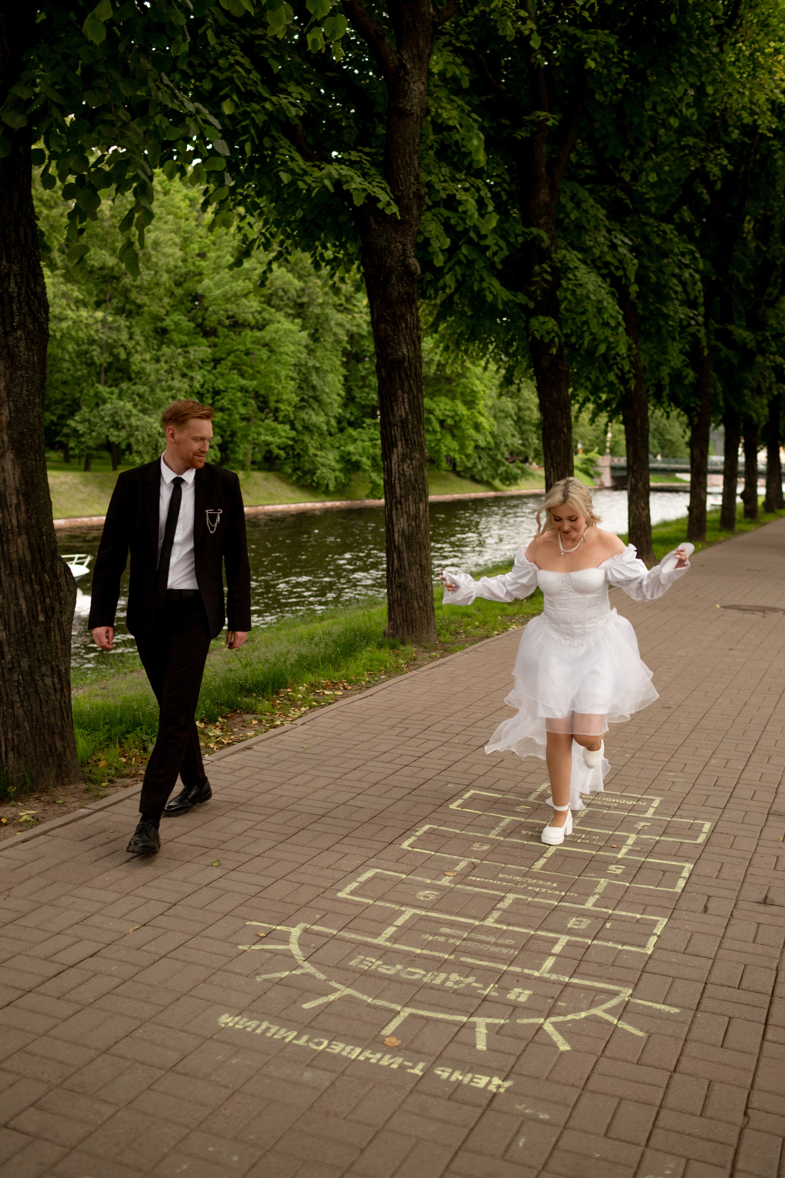 Свадебная фотопрогулка по улицам Петербурга. Свадебный фотограф Кирилл Белый