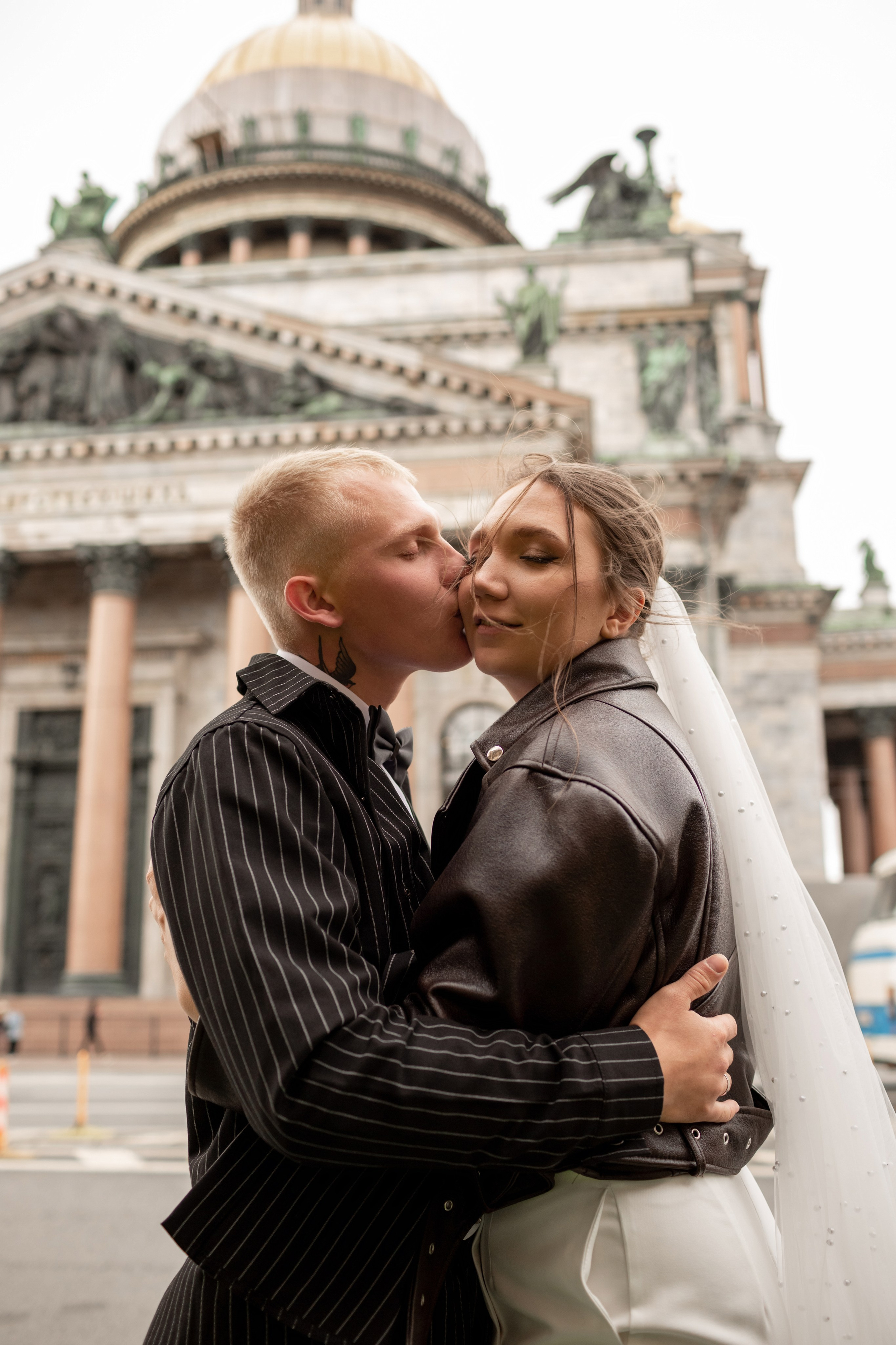 Свадебная фотосессия в центре Петербурга. Свадебный фотограф Кирилл Белый