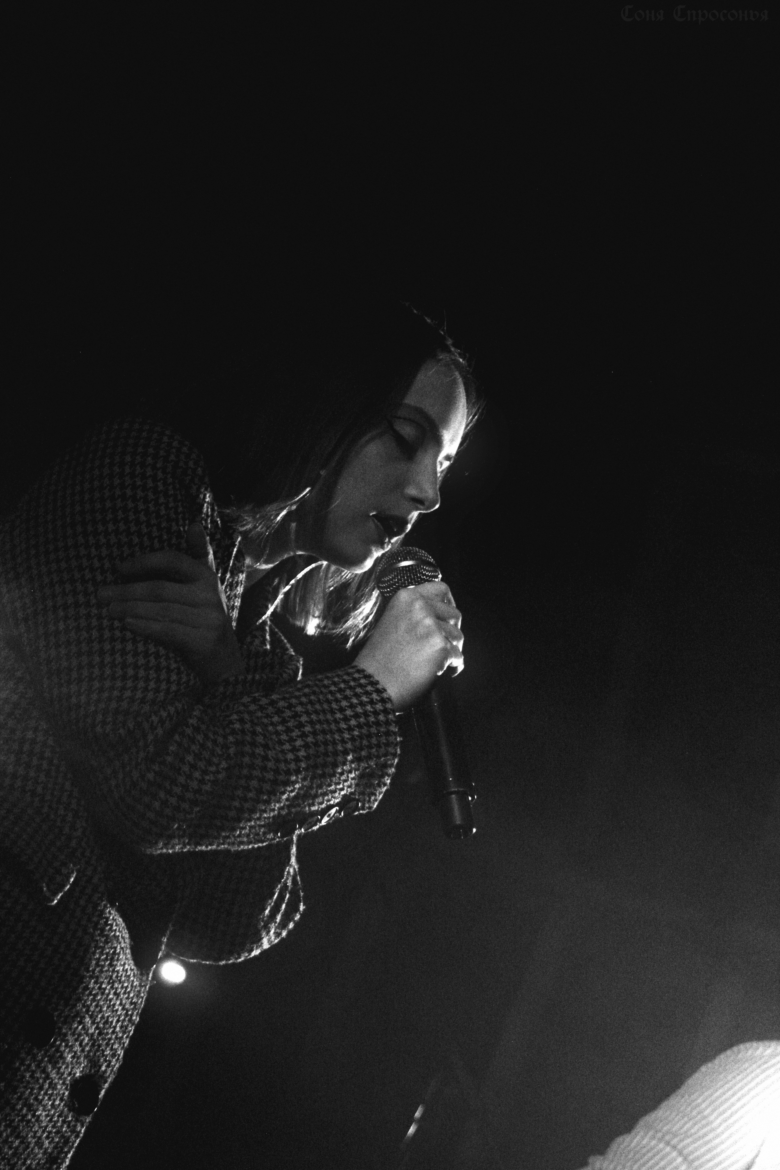 Синестетик 26.08.23. Концертный и портретный фотограф в Москве Соня Спросонья