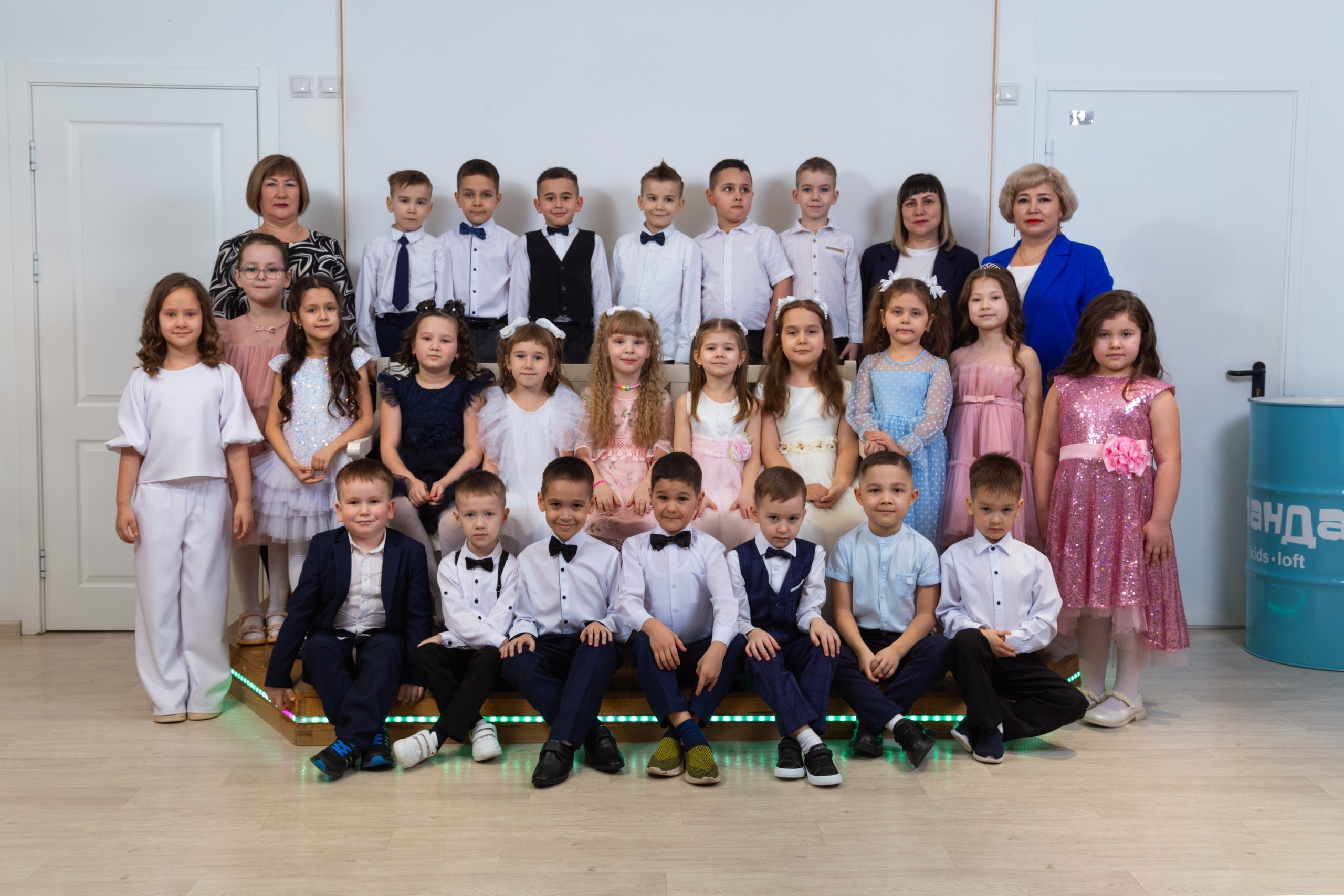 Выпускные альбомы. Akhmadeevmedia.ru