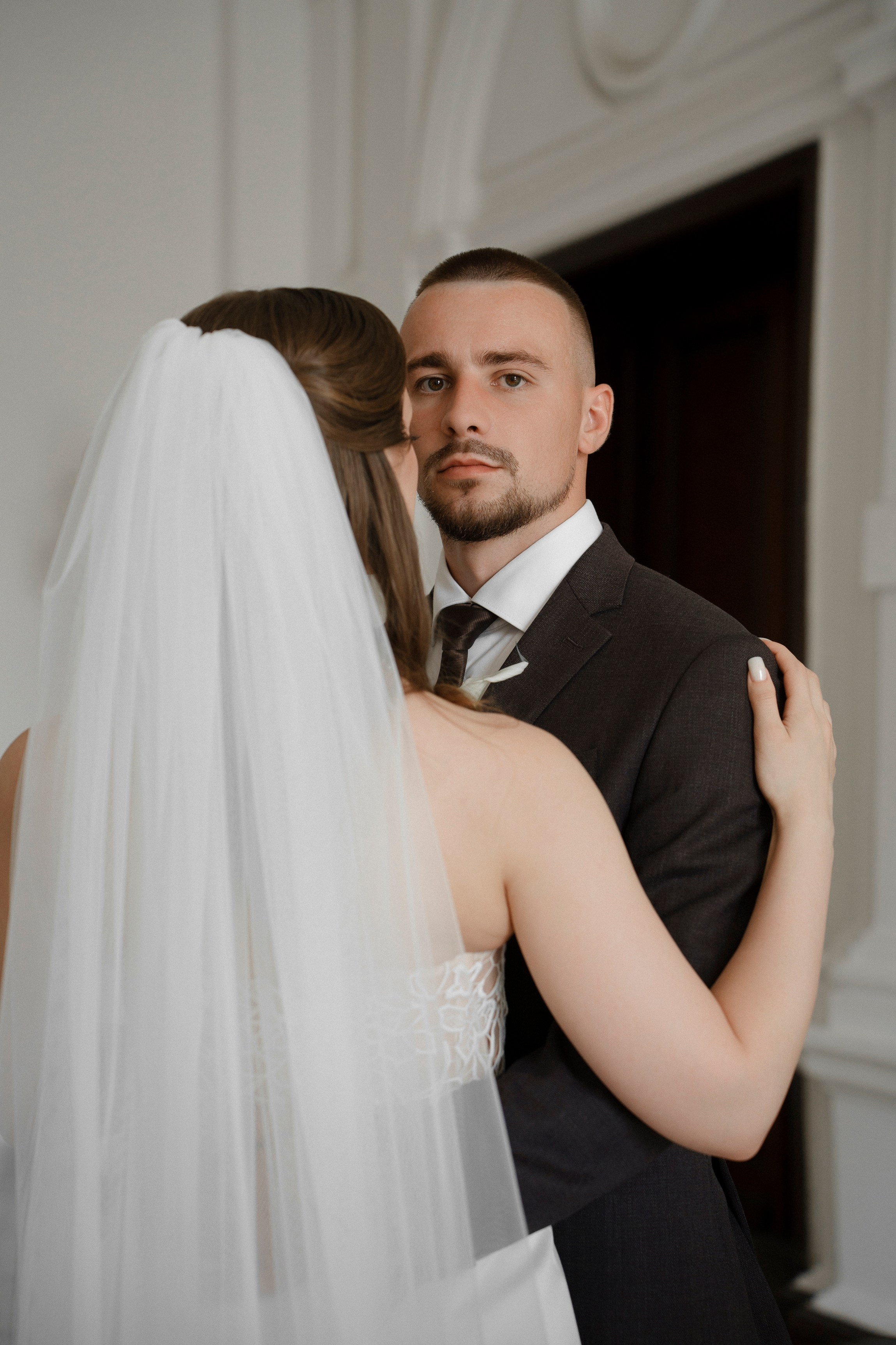 "Свадебная фотосессия в Пензе: Жених и невеста в художественном училище".