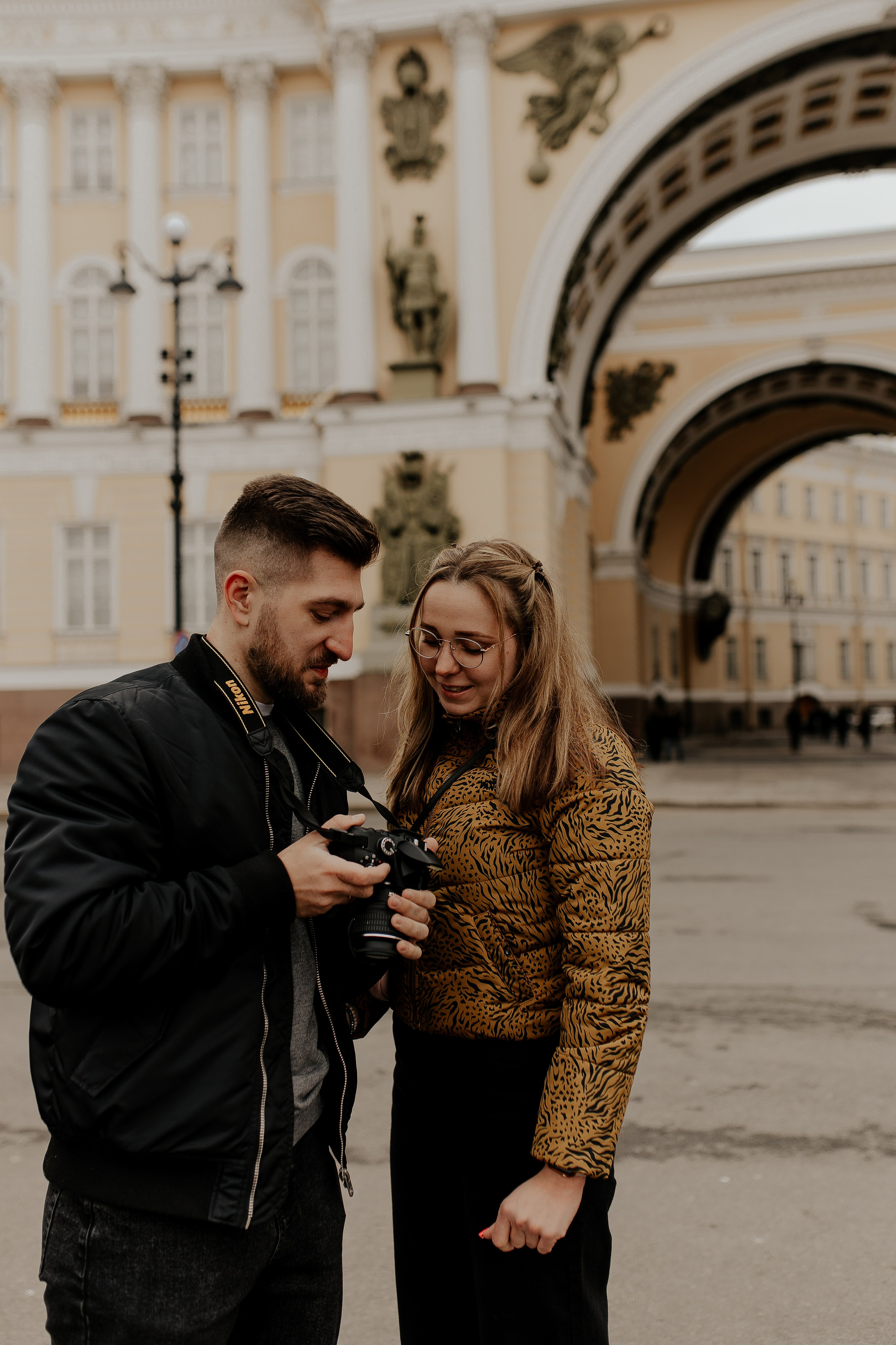 Пара у главного штаба. Фотограф в Санкт-Петербурге Лиза Семченкова