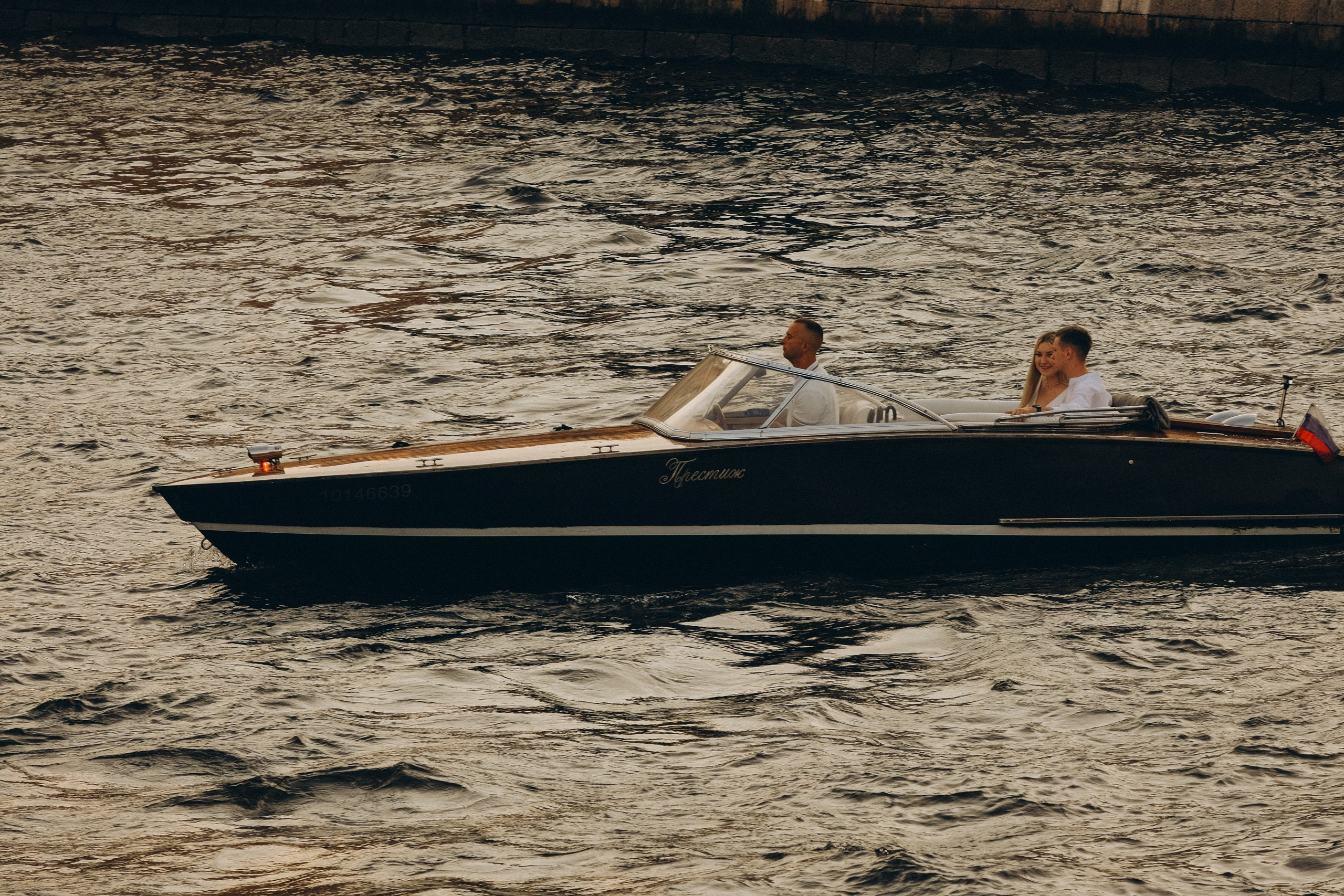 СВАДЕНБНАЯ СЬЕМКА НА КАТЕРЕ ПО КАНАЛАМ САНКТ-ПЕТЕРБУРГА И В АКВАТОРИИ НЕВЫ. Профессиональный фотограф, Санкт-Петербург — Виктория Богомолова