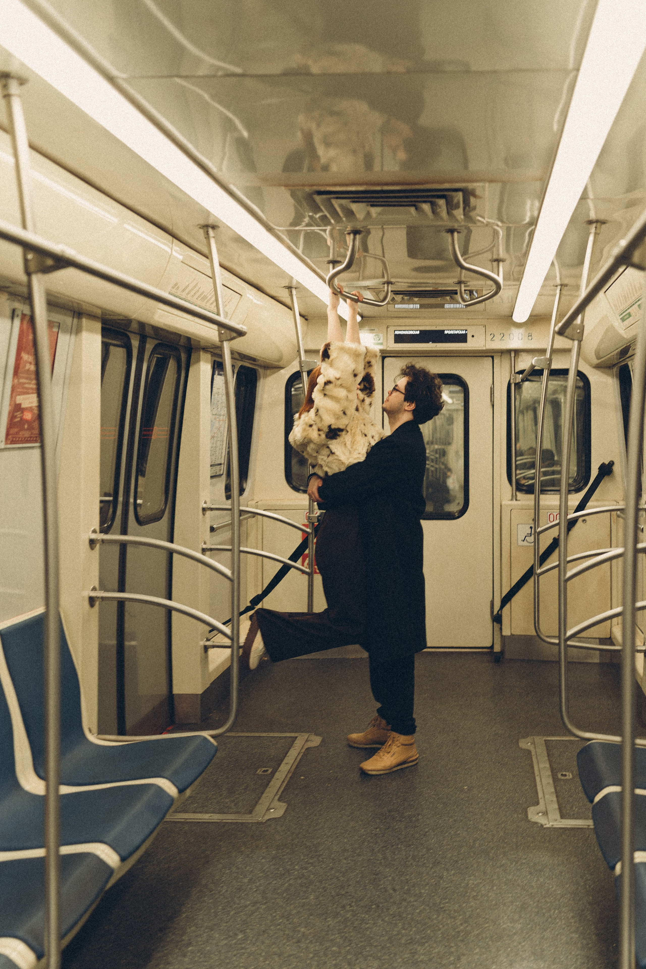 НОВОГОДНЯЯ ФОТОСЕСИИЯ ПАРЫ В МЕТРО ЛЮБОВЬ. Профессиональный фотограф, Санкт-Петербург — Виктория Богомолова