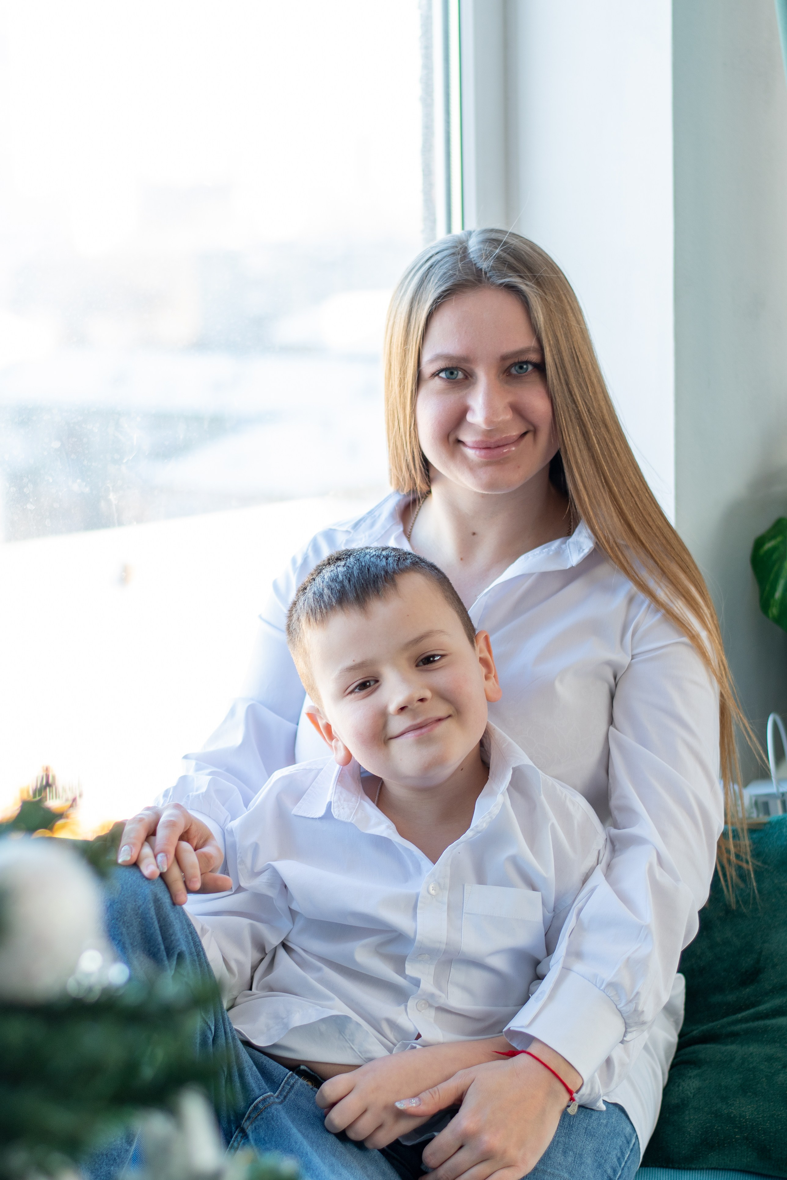 Оксана с семьей. Студийная съемка. Екатерина Бикбаева фотограф, видеограф, медиа-продюсер