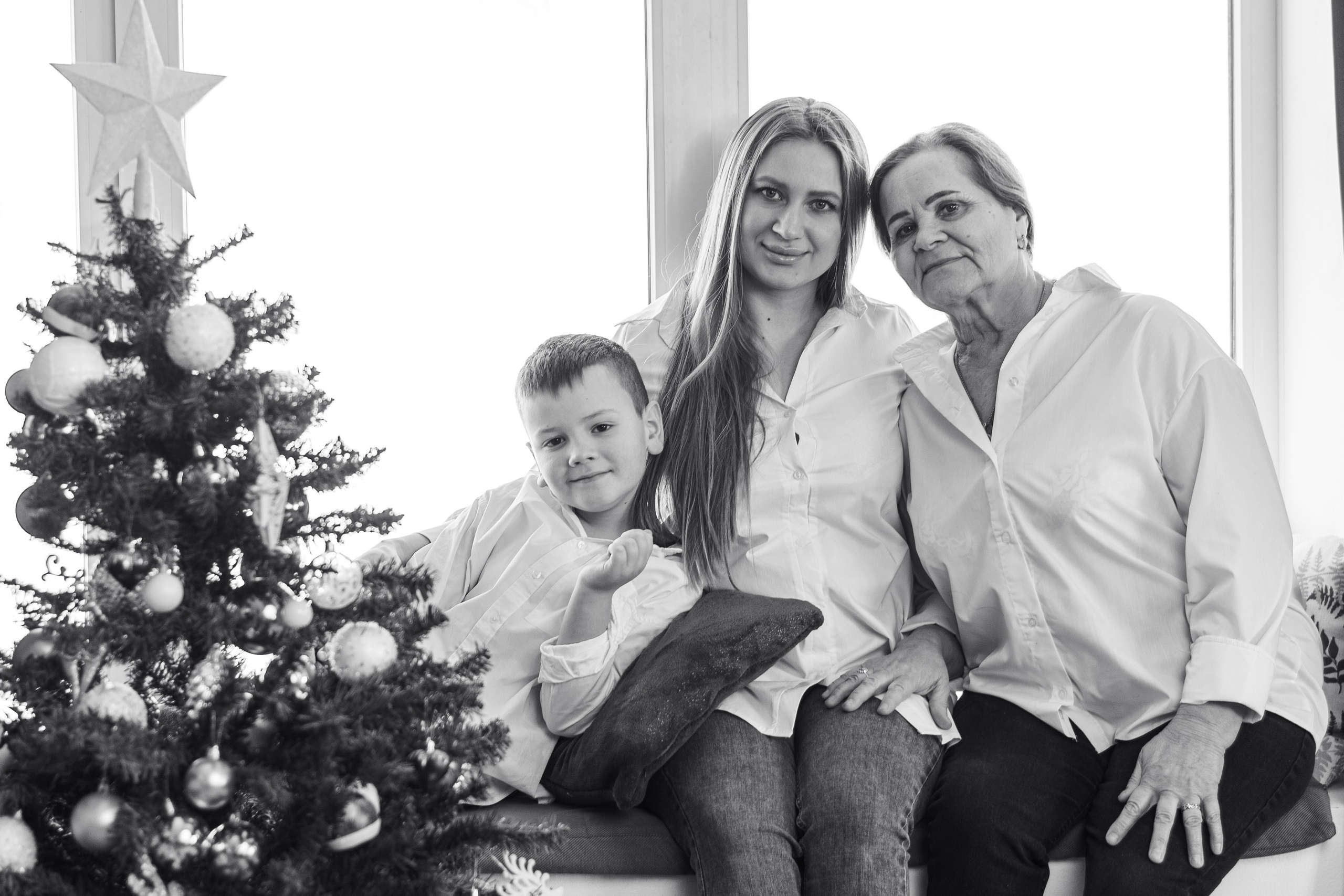 Оксана с семьей. Студийная съемка. Екатерина Бикбаева фотограф, видеограф, медиа-продюсер