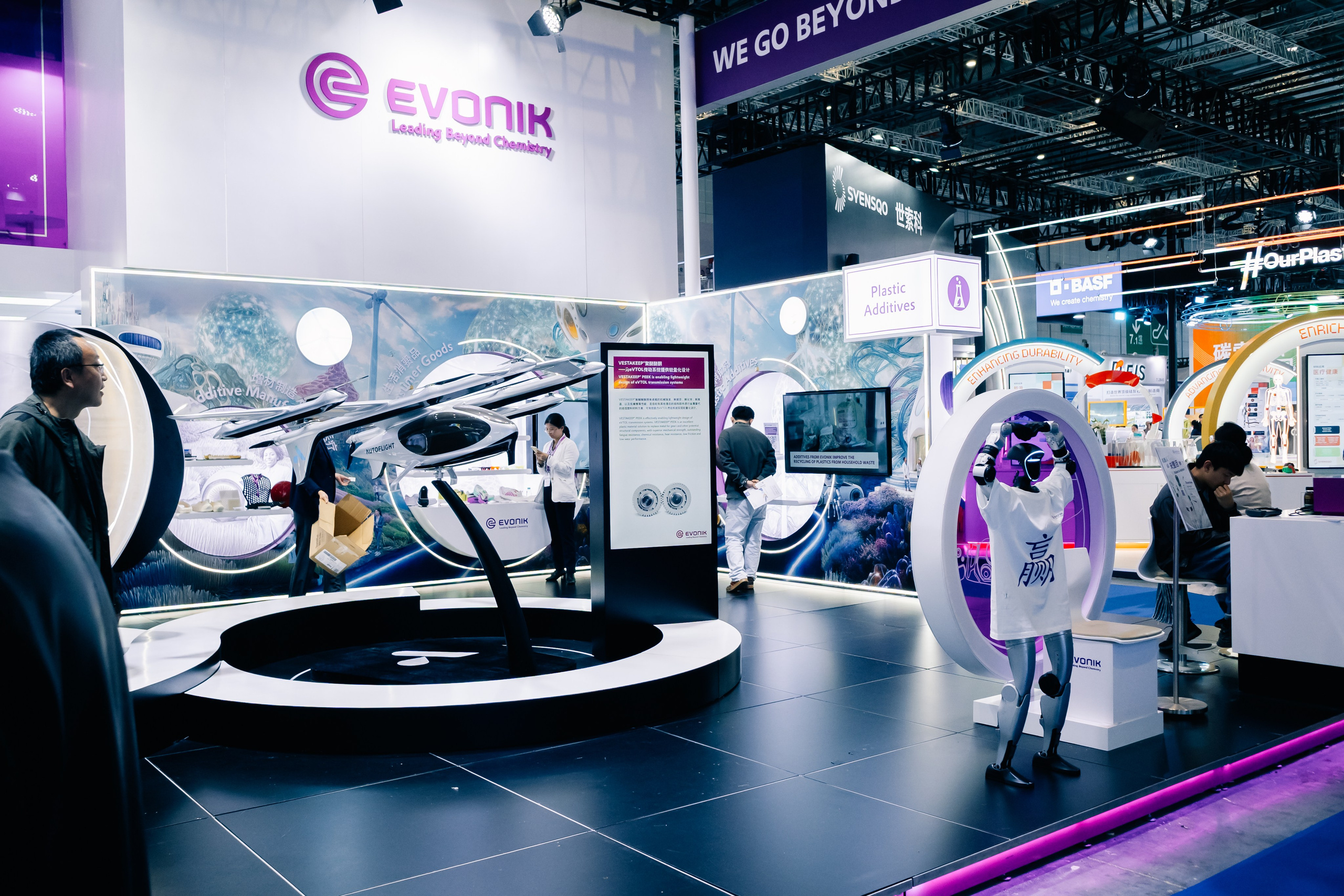 Фото и видеосъемка на выставке CHINAPLAS в Шанхае | Компания VZLP | Фотограф в Шанхае