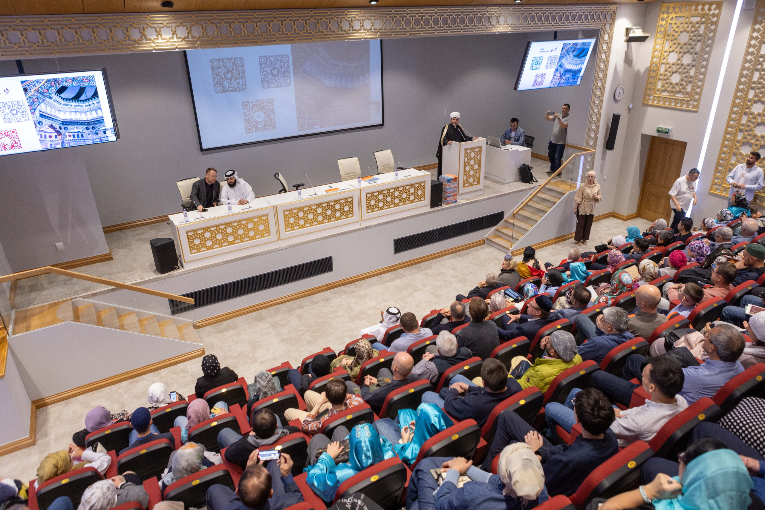 Репортаж с презентации книги — «Москва: город вязевый». Рекламный, предметный, репортажный, семейный фотограф и художник в Москве