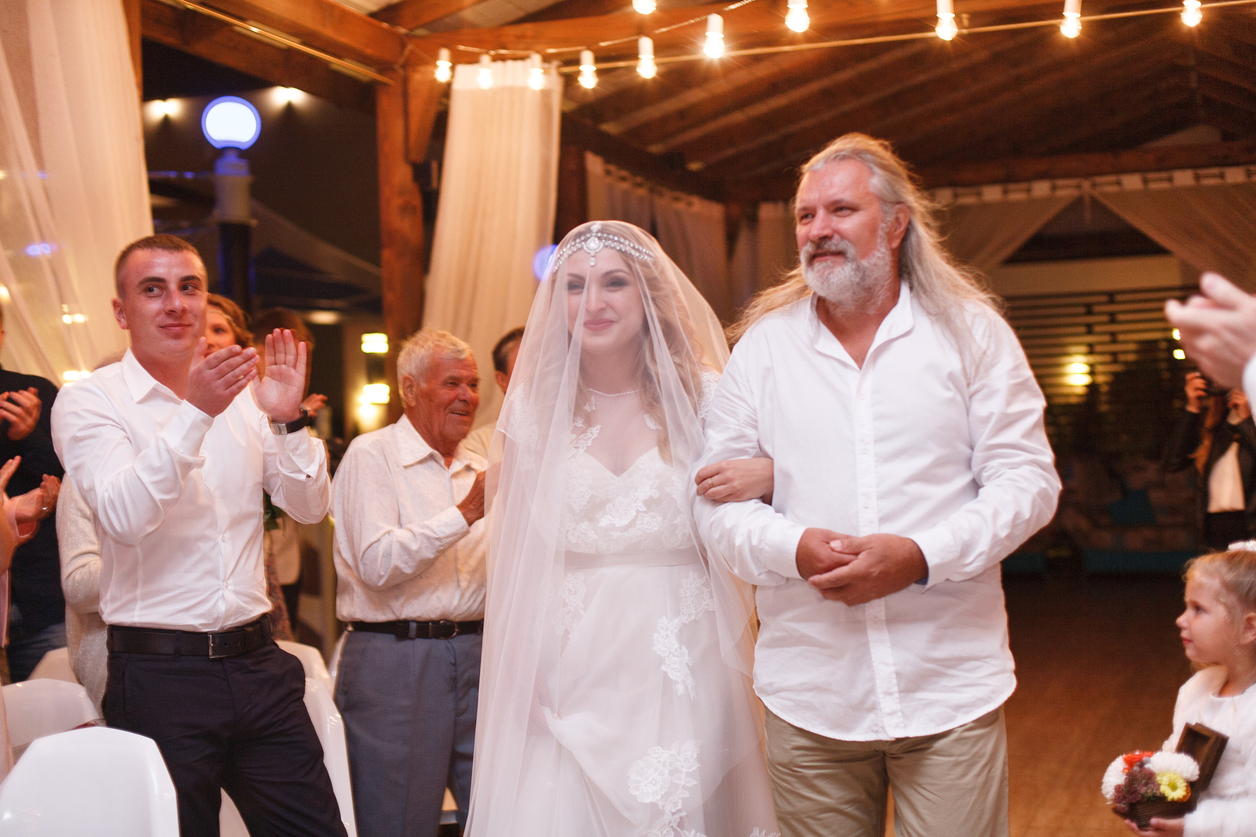 Папа с невестой на выездной церимонии 