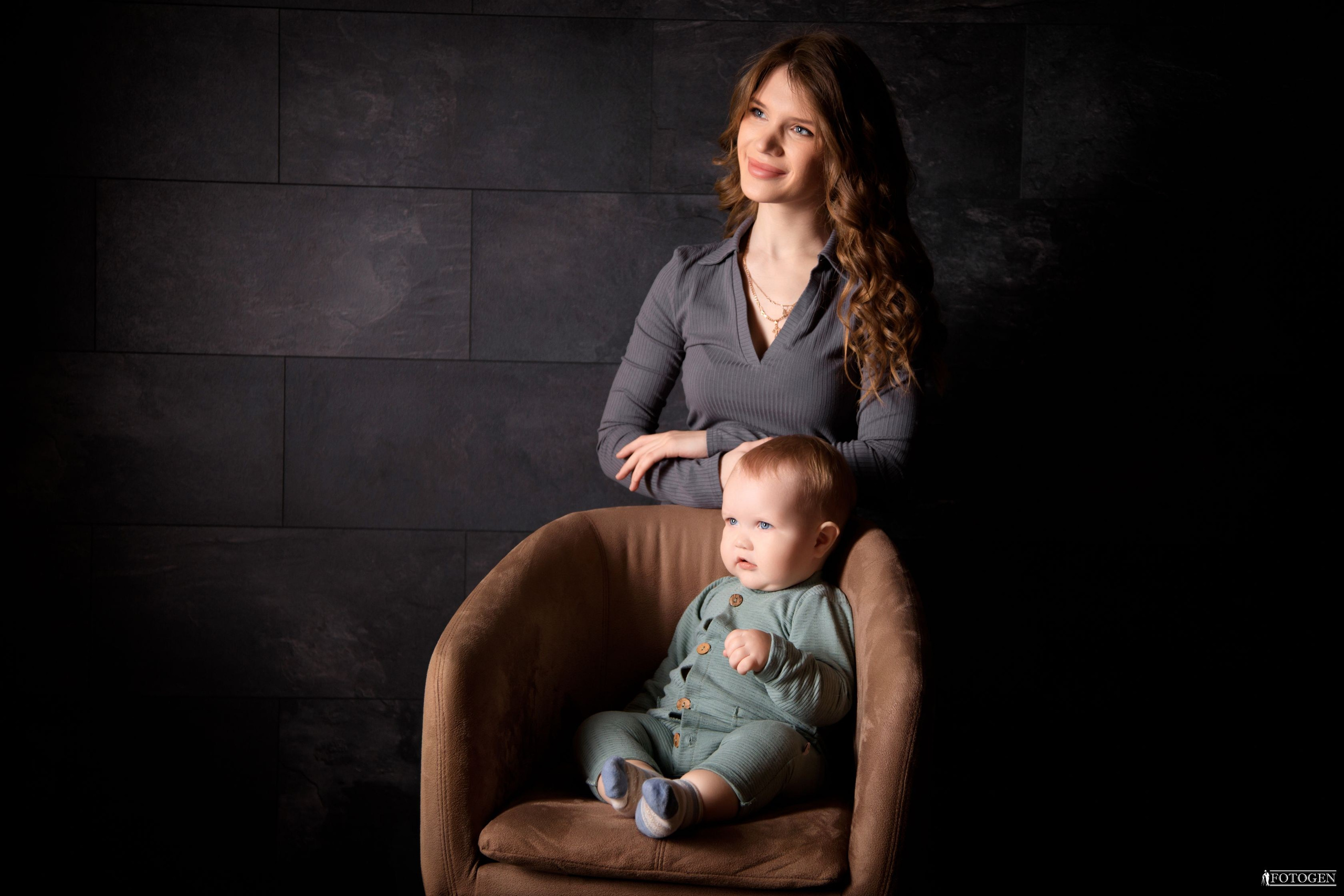 Семейная фотосессия: мама, папа и малыш | Портфолио Fotogen. Интерьерная фотостудия FOTOGEN г. Краснодар