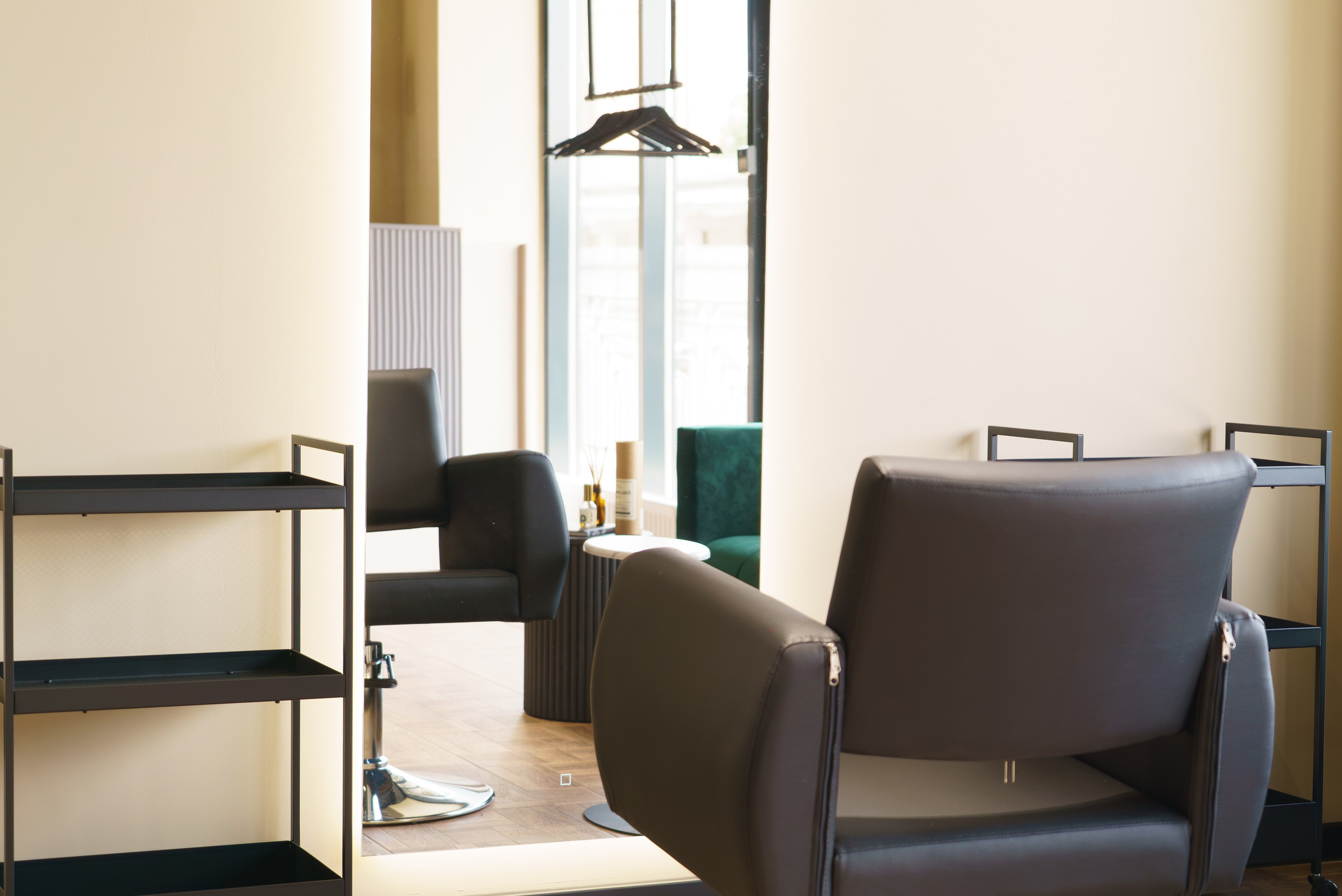 Профессиональная интерьерная фото и видео съемка студий красоты Яркая интерьерная фотосъемка для бьюти-коворкинга и студий. Шедевры для Вас! Фотограф и Видеограф в Краснодаре Пахиев Руслан