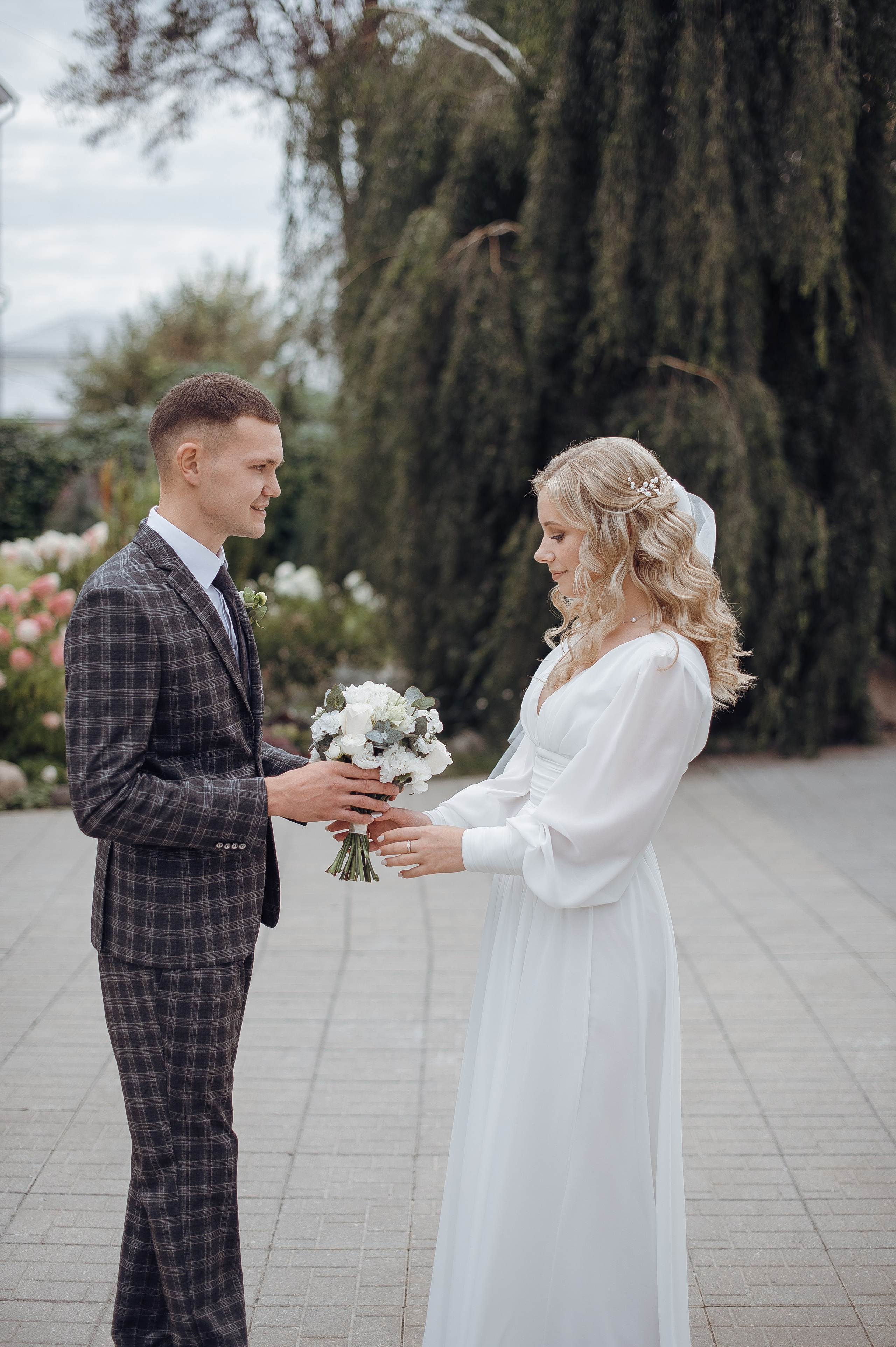 Тёплым осенним днём Николай и Наталья. Свадебный фотограф в Ярославле Денис Медоваров