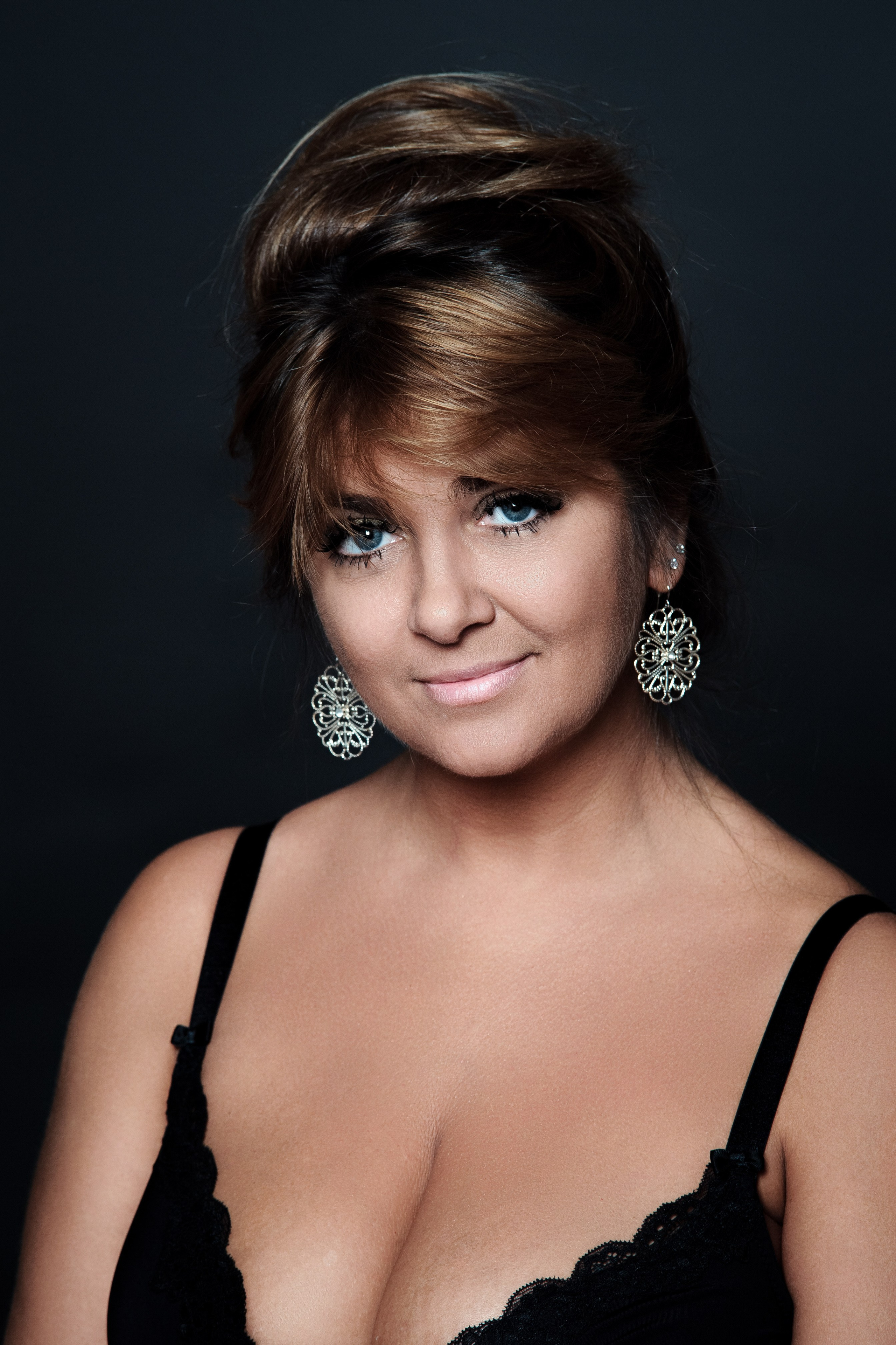 Портретная Фотосессия в фотостудии и профессиональная ретушь портрета.