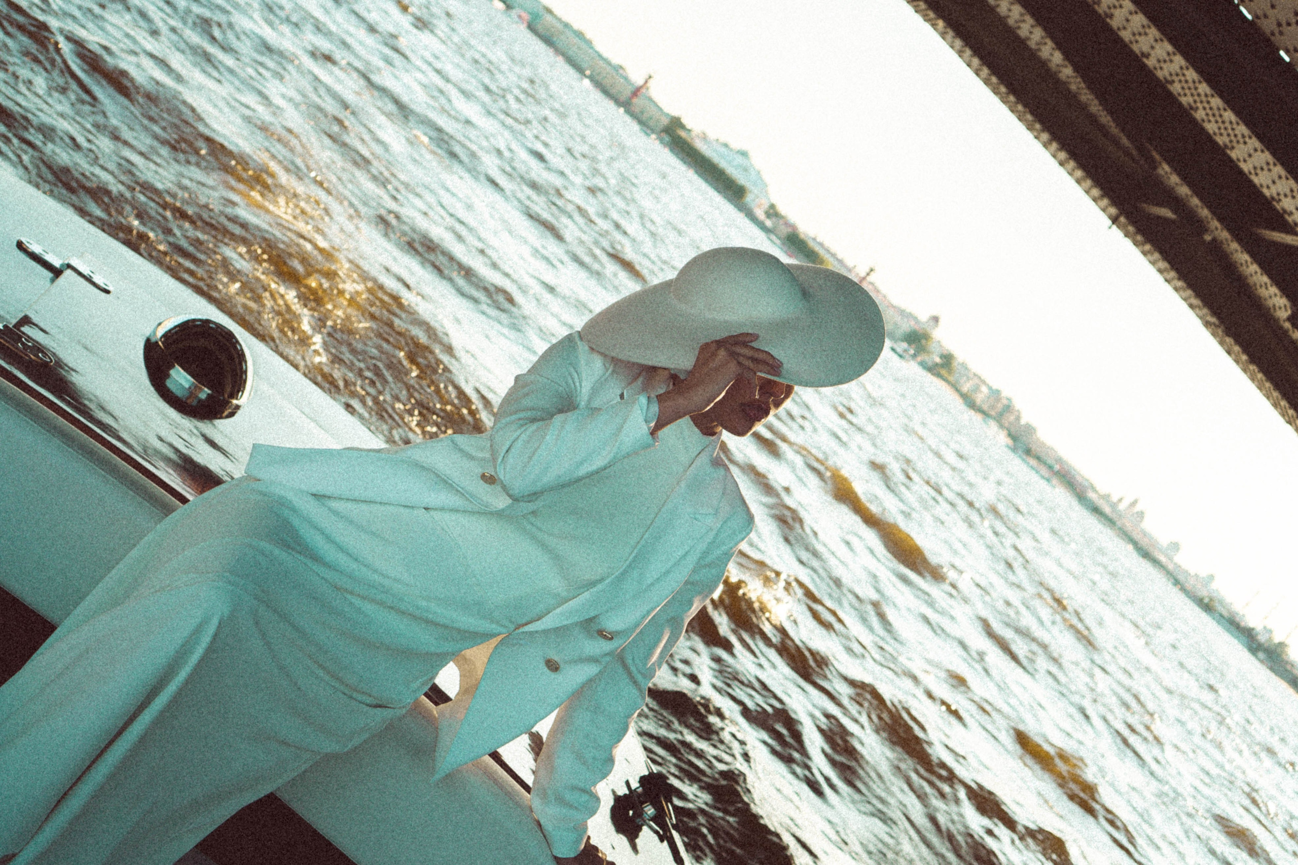 СВАДЕНБНАЯ СЬЕМКА НА КАТЕРЕ ПО КАНАЛАМ САНКТ-ПЕТЕРБУРГА И В АКВАТОРИИ НЕВЫ. Профессиональный фотограф, Санкт-Петербург — Виктория Богомолова