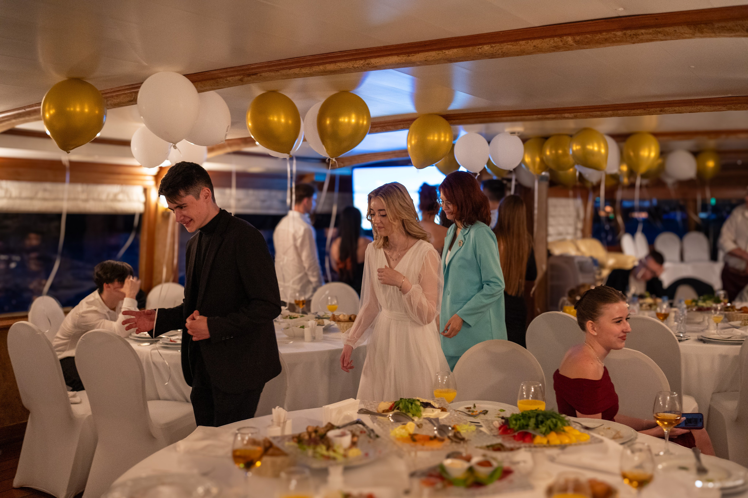 Выпускной вечер 11 класс на теплоходе. Детский и семейный фотограф г. Москва Оксана Катаджи