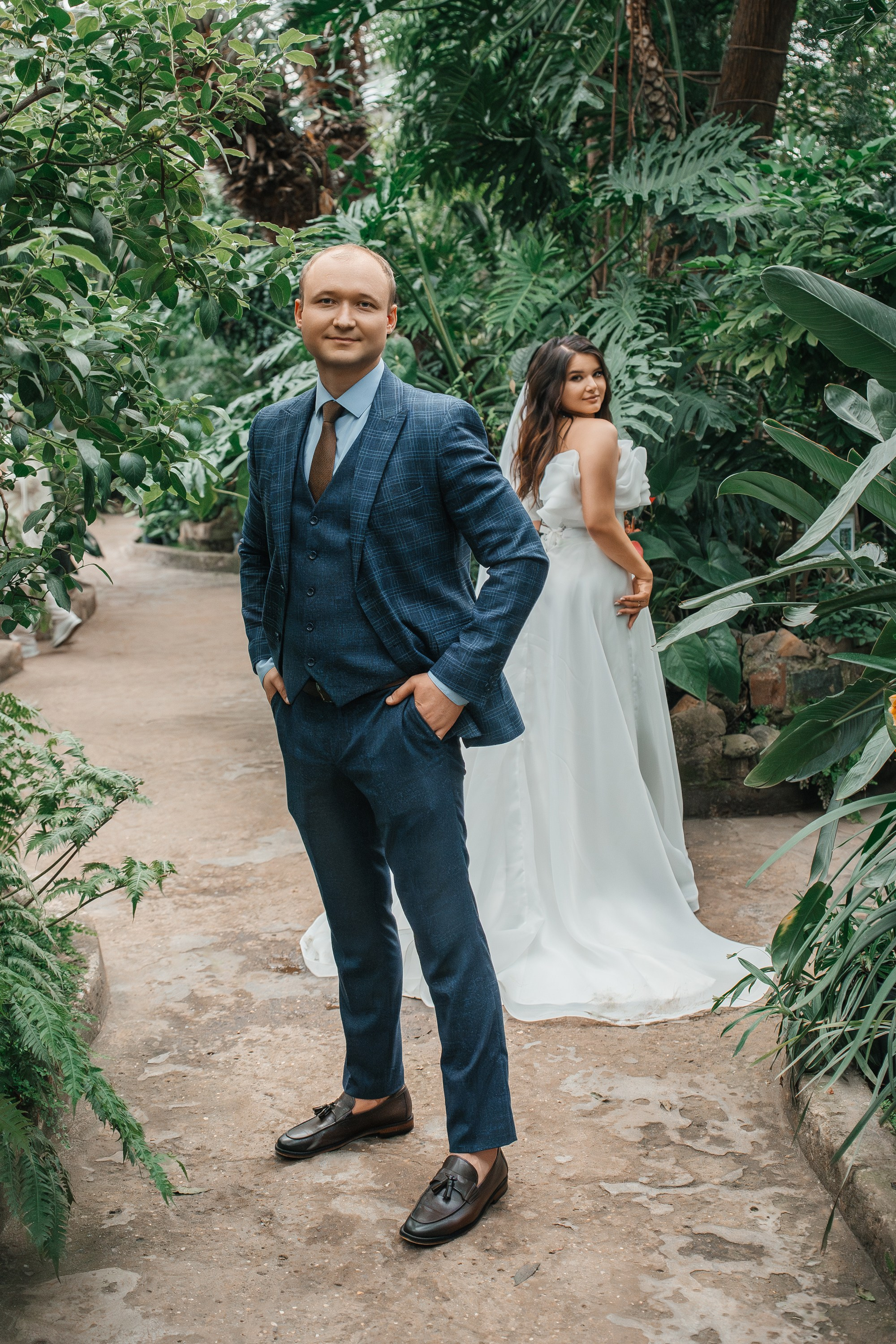 Свадебная фотосессия в оранжерее Ботанического сада им. Цицина. Свадебный и репортажный фотограф-видеограф Москва и Московская область