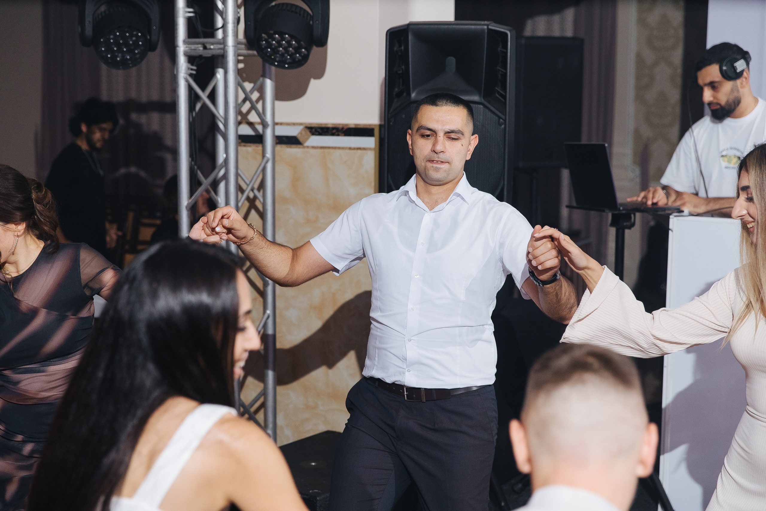 Ани и Назели. 35&5 День рождения, «Янтарь». Фотограф в Красноярске Надежда Воскресенская