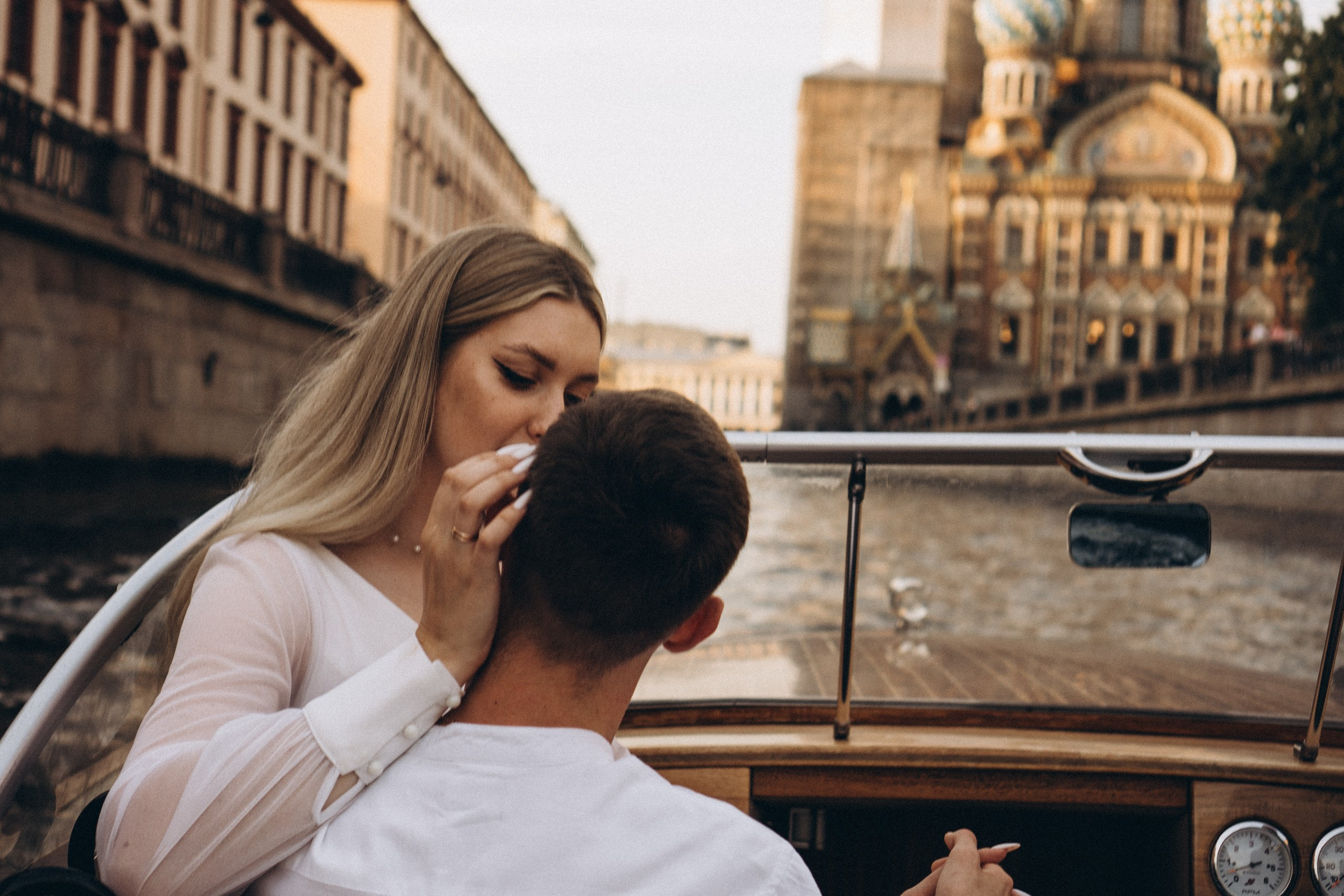 СВАДЕНБНАЯ СЬЕМКА НА КАТЕРЕ ПО КАНАЛАМ САНКТ-ПЕТЕРБУРГА И В АКВАТОРИИ НЕВЫ. Профессиональный фотограф, Санкт-Петербург — Виктория Богомолова