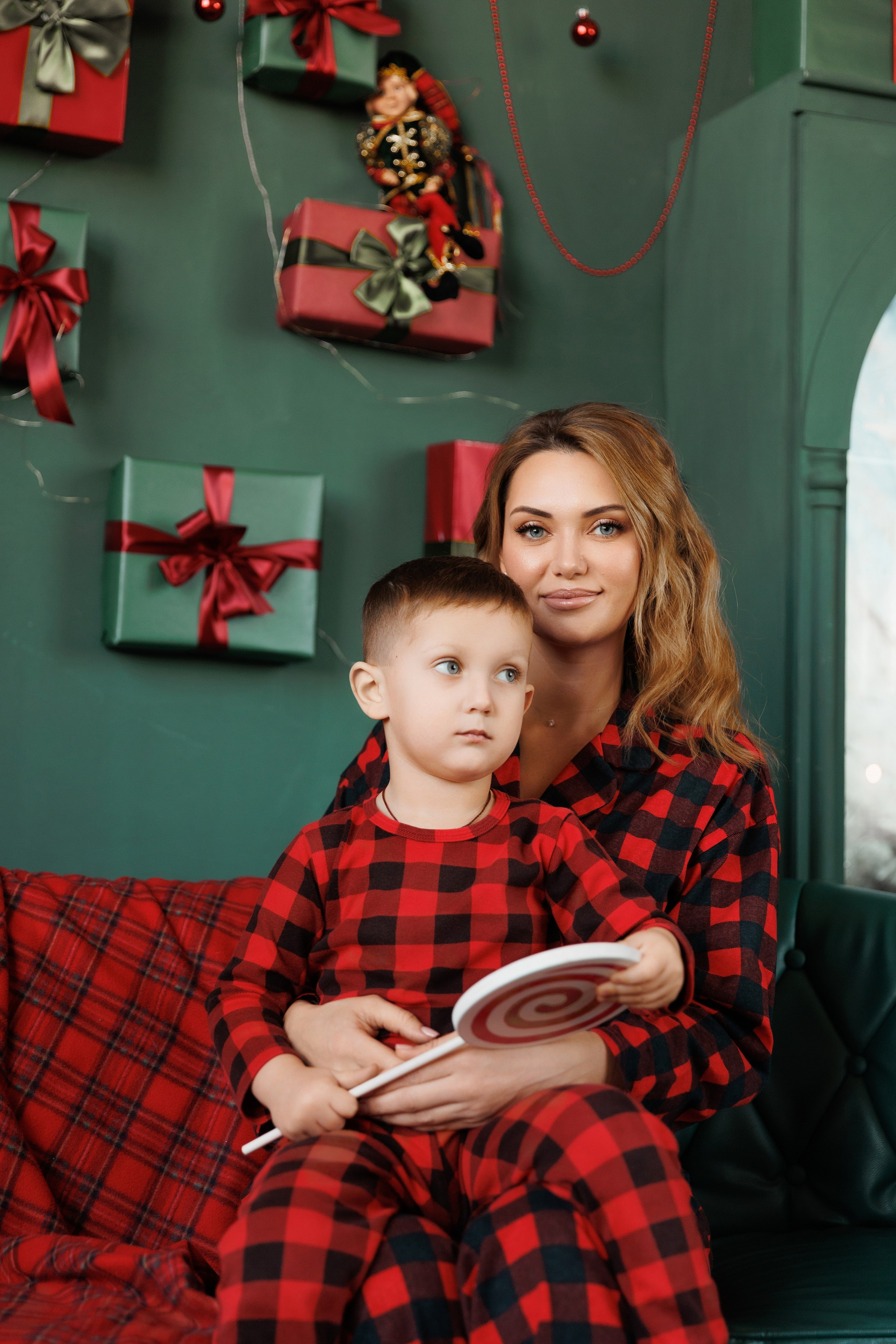 Татьяна с семьей. Фотограф женского портрета, беременности и материнства Харькова Елена