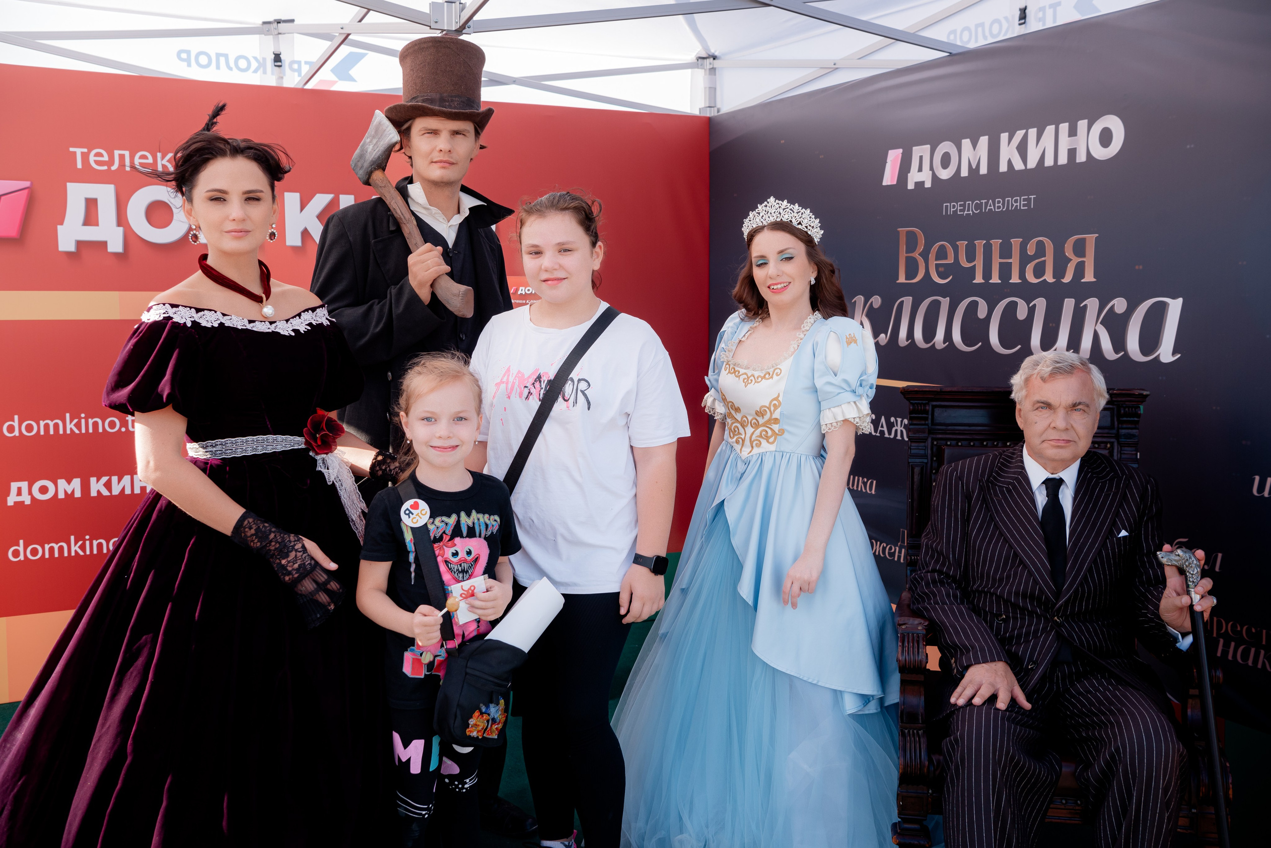 Портретные фото с артистами в палатке Триколор Дом Кинов на день города Волгоград. Фотограф в Волгограде и Волжском Александр Горбань