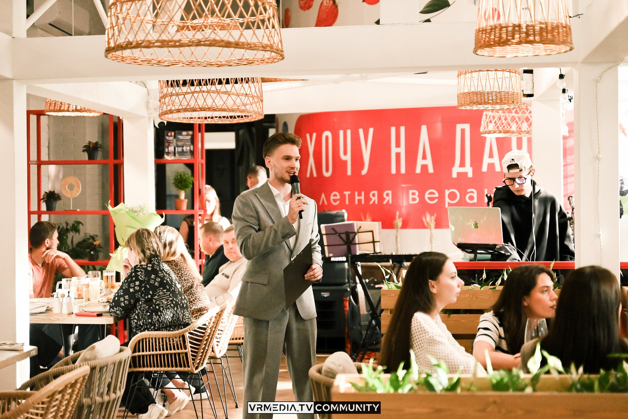 Ресторан «Volna»: Открытия летней веранды «Хочу на дачу»