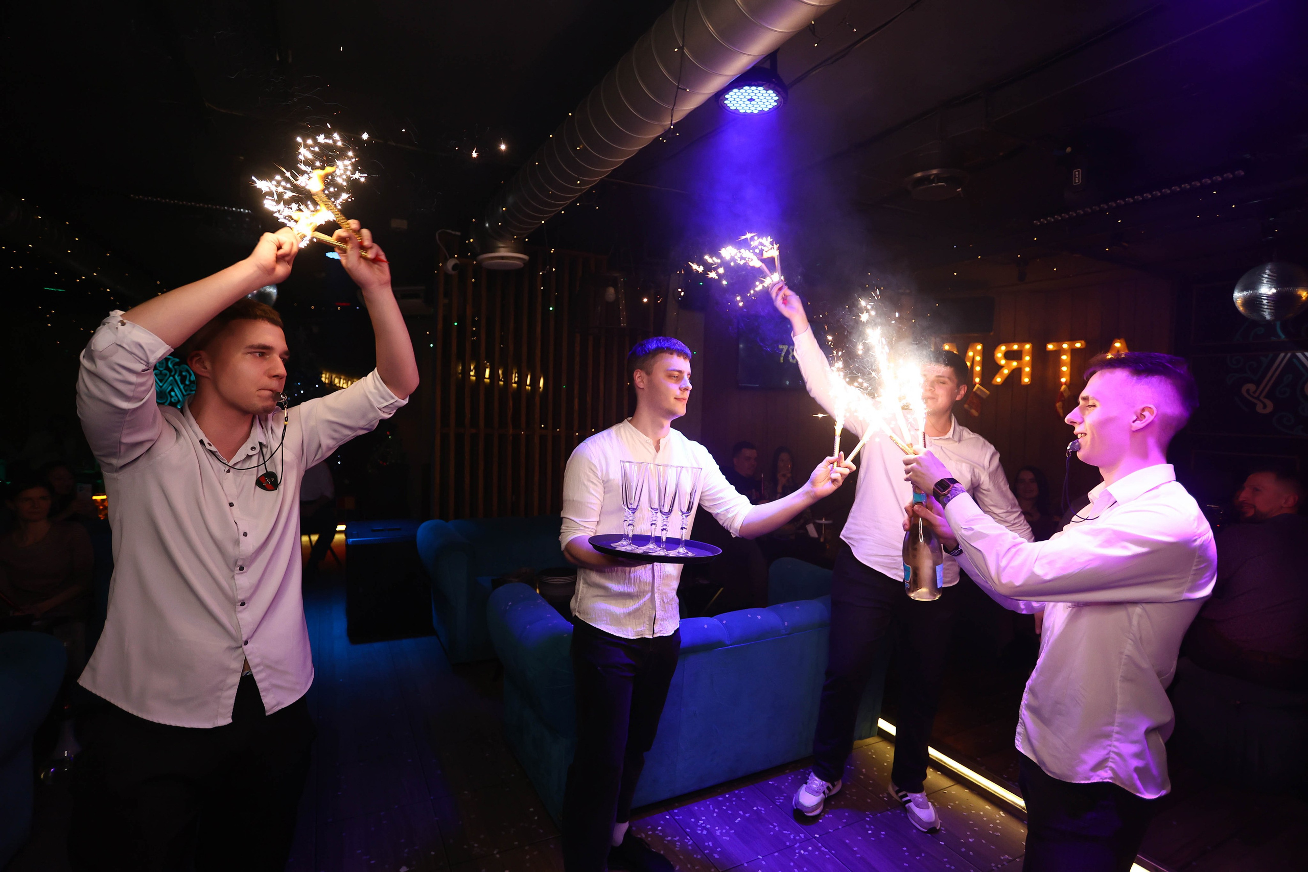 16/12/23 Новогоднее караоке в Мята Спортивная. Мята Спортивная — Кальянная, караоке, бар в Минске