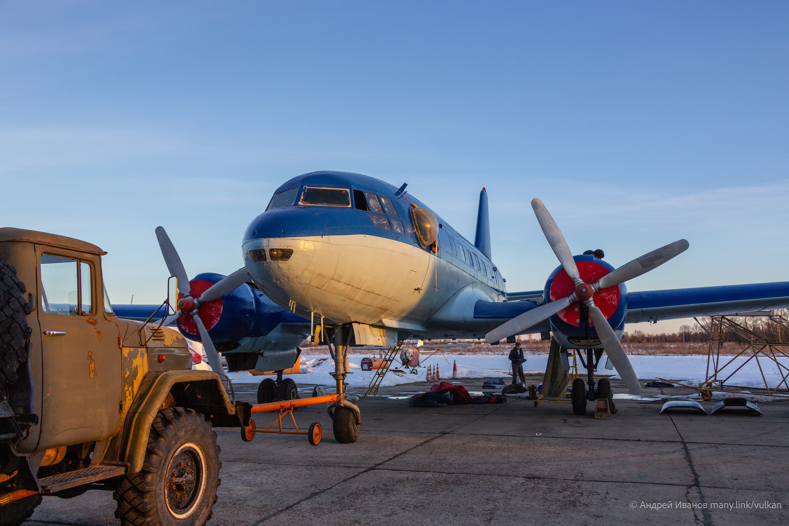 Ил-14Т «Голубая Мечта» (2026 г.). Фотоальбом показывающий увлекательный мир авиации и мир медведей Андрея Иванова