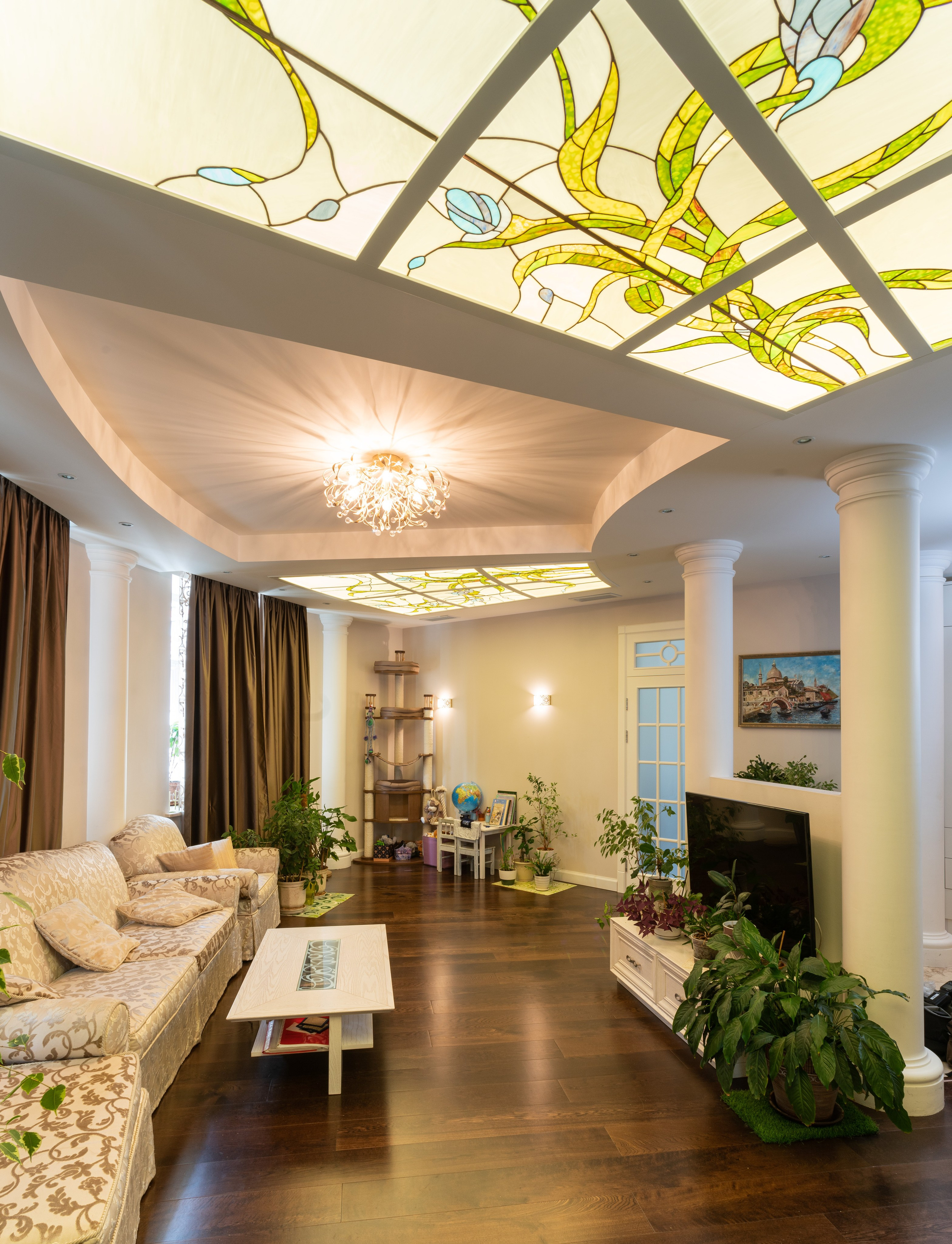 Витражные потолочные плафоны частного дома. Витраж и мозаика на заказ в Санкт-Петербурге