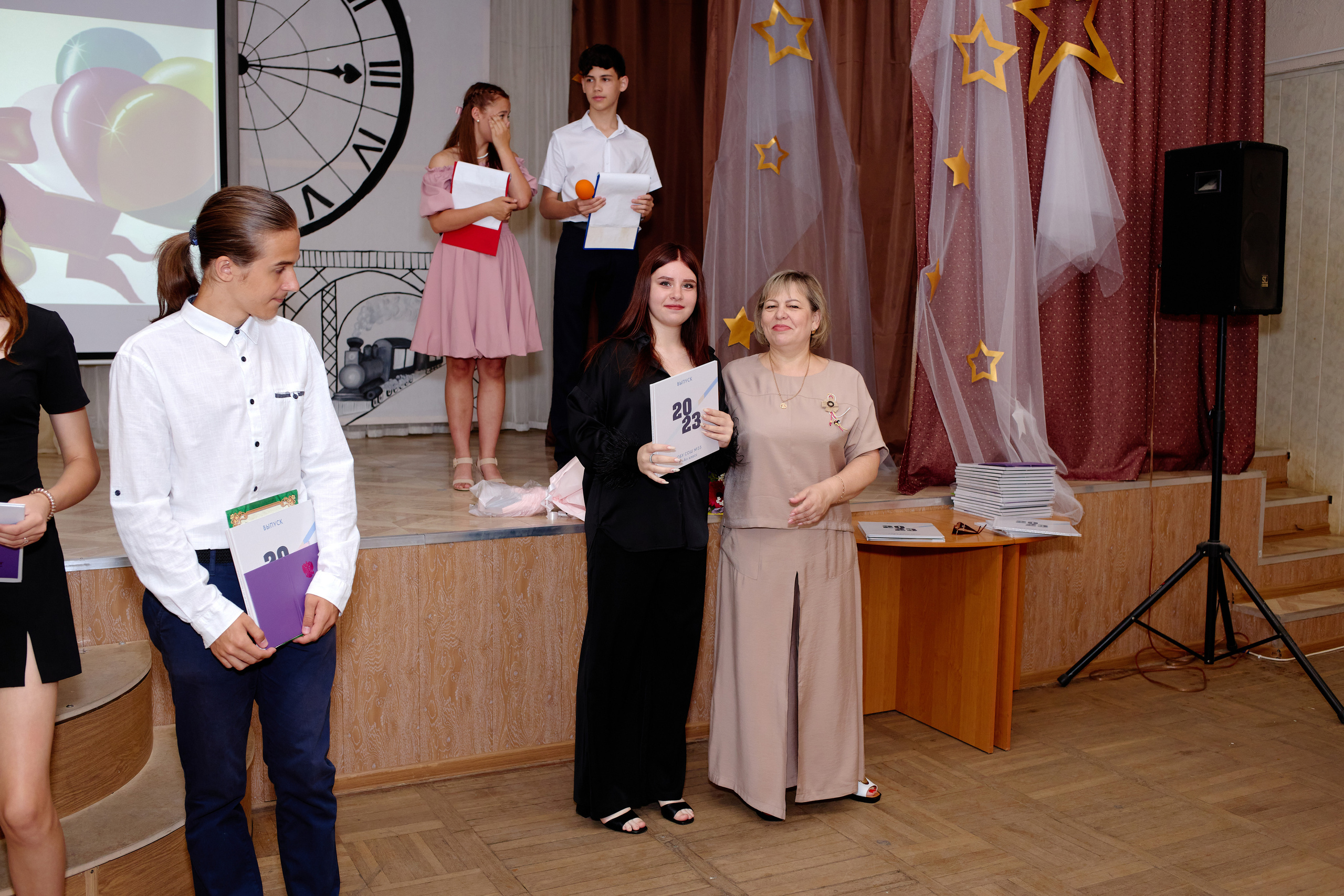 Вручение аттестатов Таганрог. Фотограф Выпускные альбомы Таганрог Сергей Коробченко