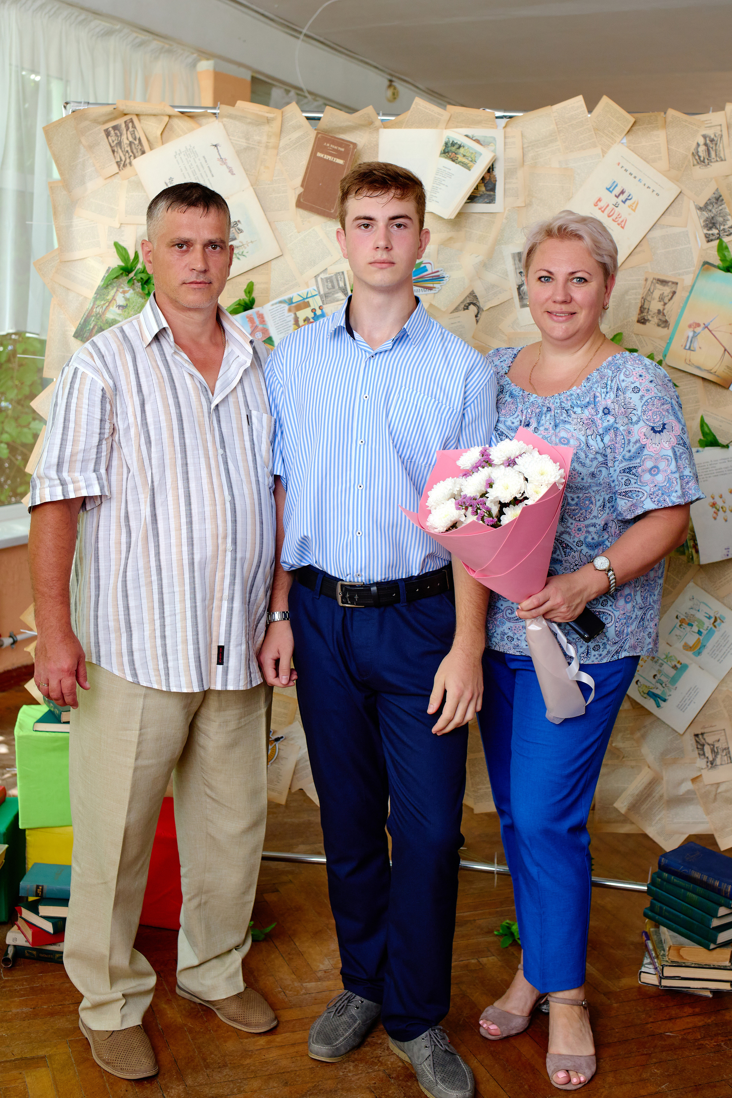 Вручение аттестатов Таганрог. Фотограф Выпускные альбомы Таганрог Сергей Коробченко