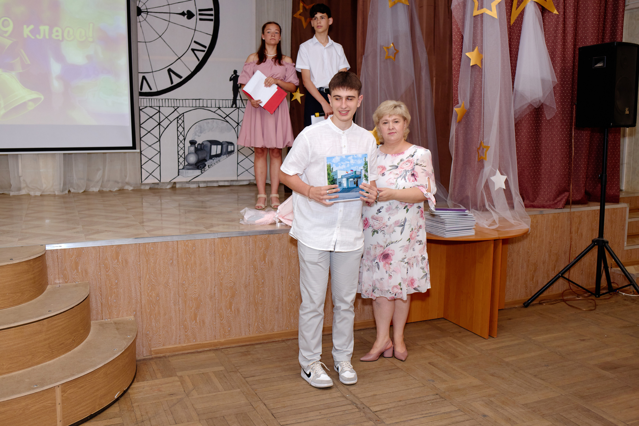 Вручение аттестатов Таганрог. Фотограф Выпускные альбомы Таганрог Сергей Коробченко