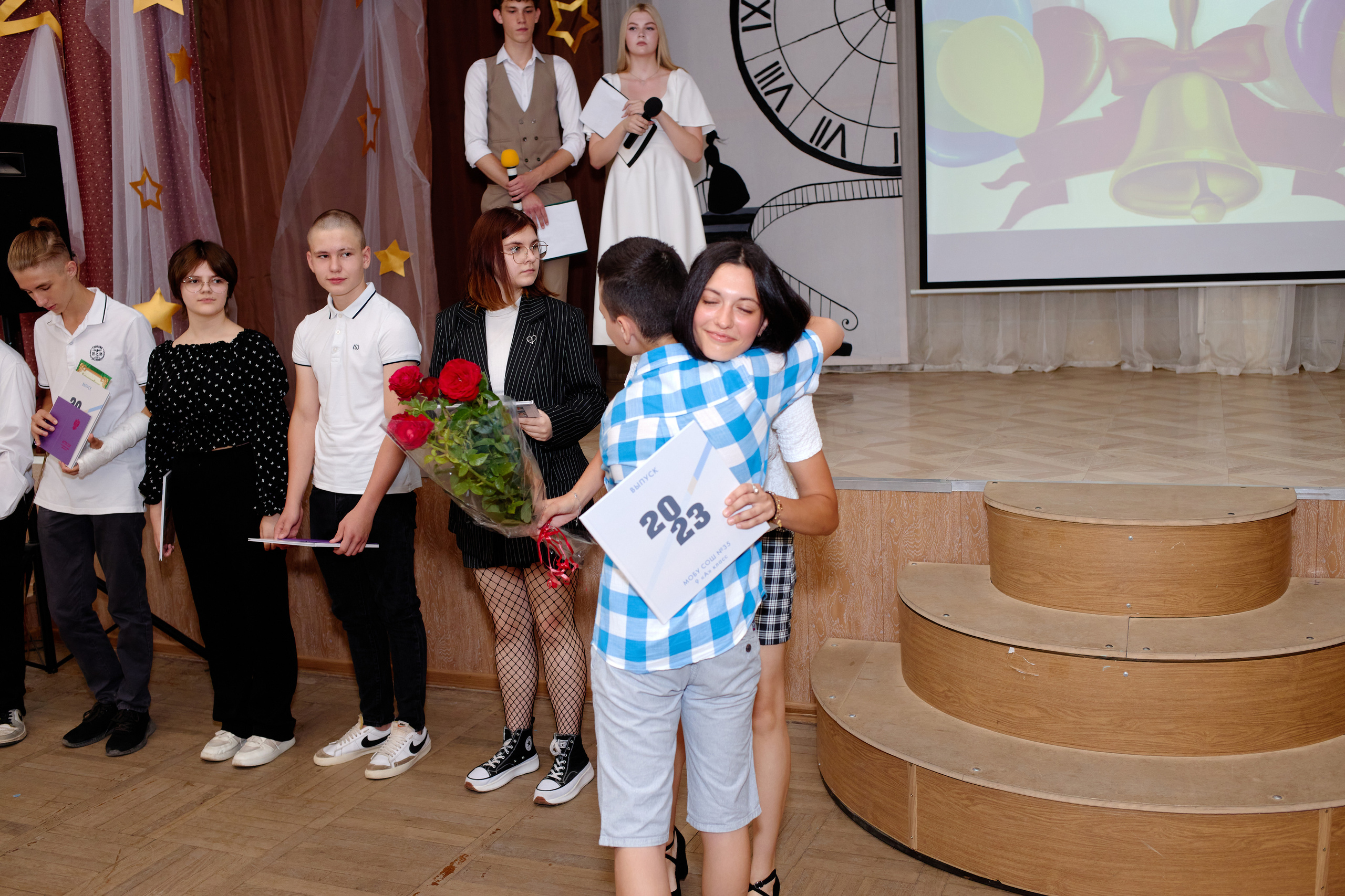 Вручение аттестатов Таганрог. Фотограф Выпускные альбомы Таганрог Сергей Коробченко