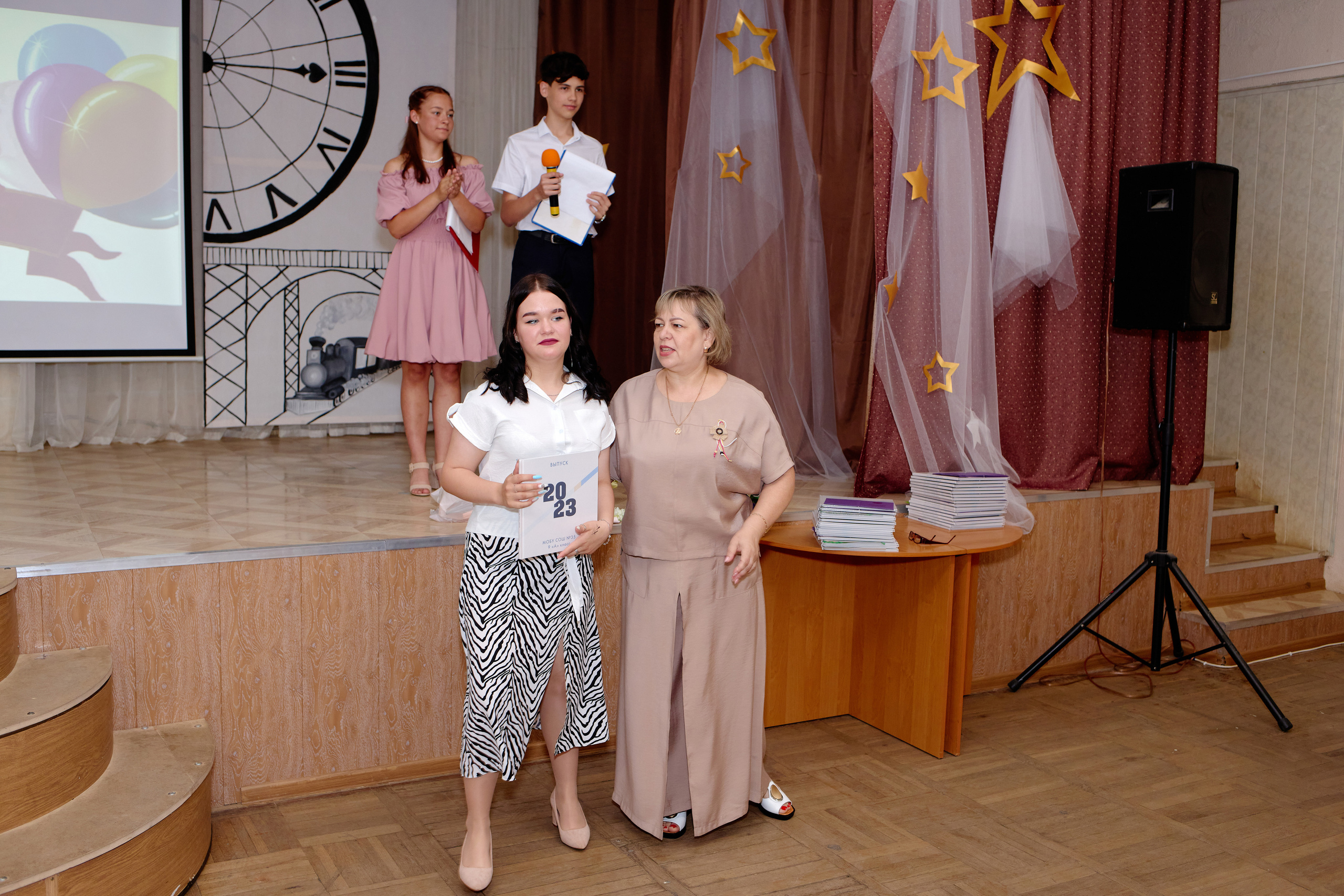 Вручение аттестатов Таганрог. Фотограф Выпускные альбомы Таганрог Сергей Коробченко