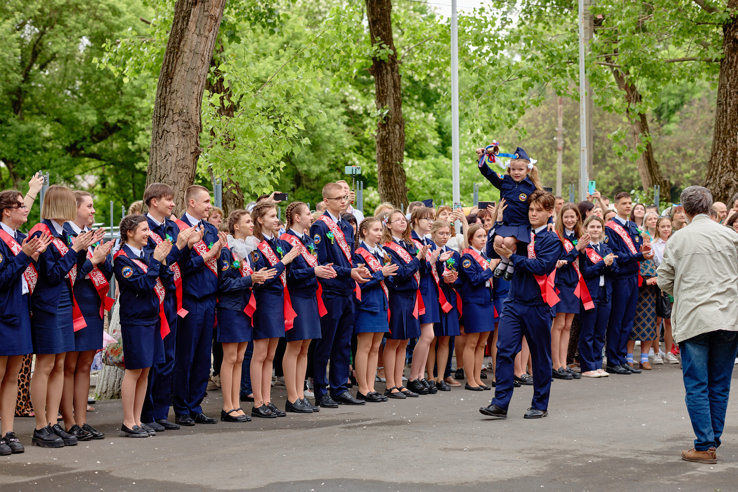 Сьемка линейки на 1 сентября таганрог 6 школа. Фотограф Выпускные альбомы Таганрог Сергей Коробченко