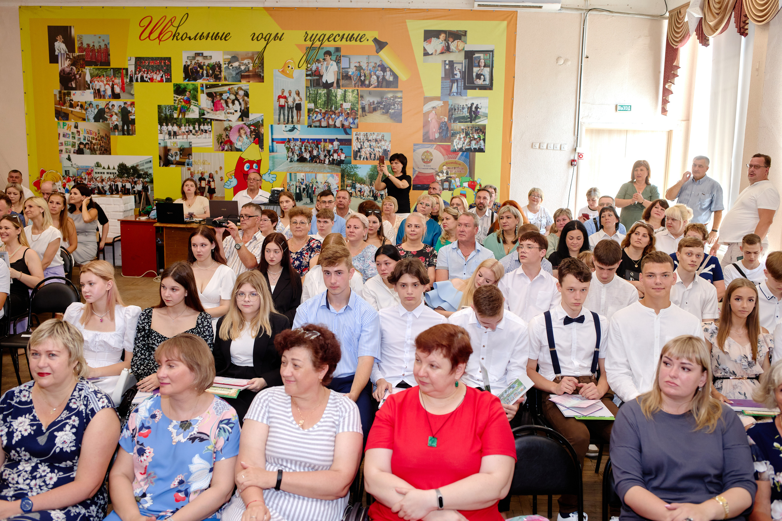 Вручение аттестатов Таганрог. Фотограф Выпускные альбомы Таганрог Сергей Коробченко