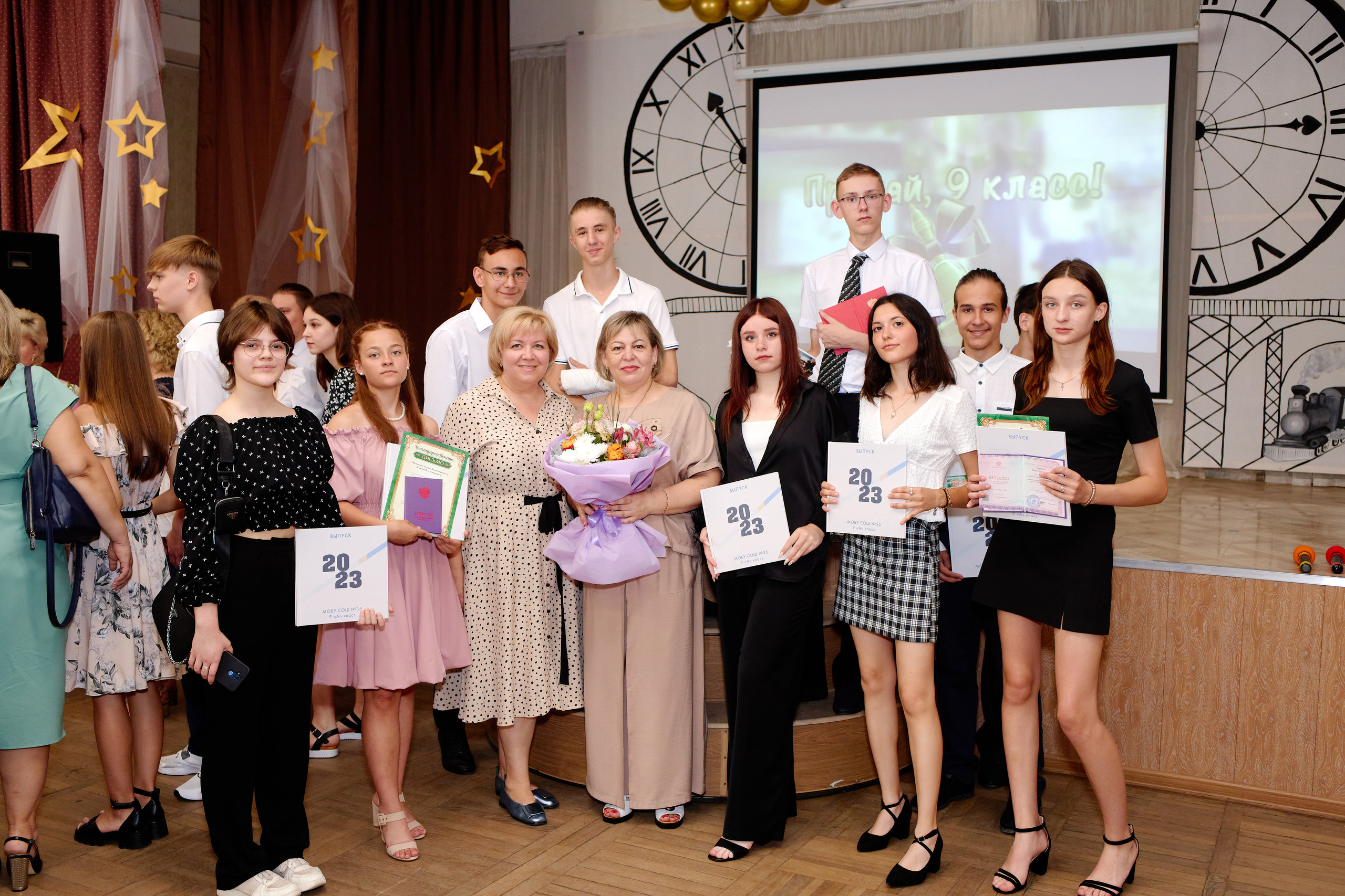 Вручение аттестатов Таганрог. Фотограф Выпускные альбомы Таганрог Сергей Коробченко